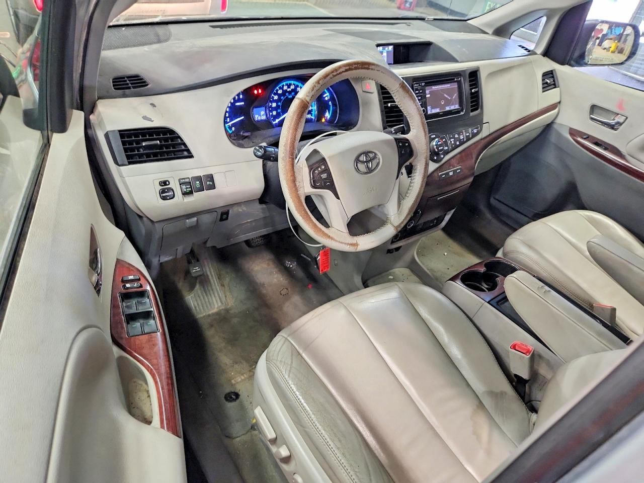 2014 Toyota Sienna Xle 7-passenger Silver vin: 5TDDK3DC0ES090711