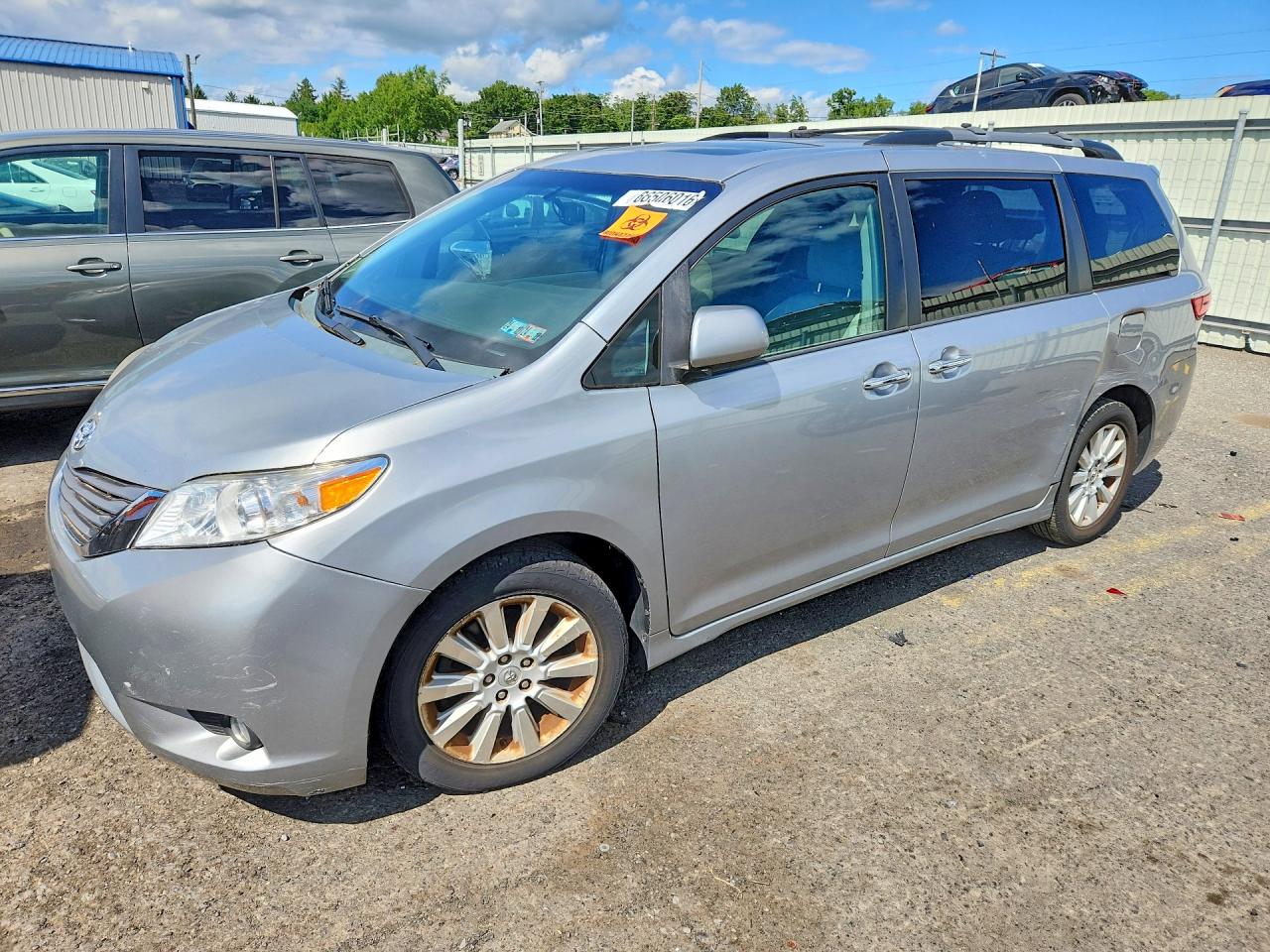 2015 Toyota Sienna Xle 7-passenger Silver vin: 5TDDK3DC0FS100445