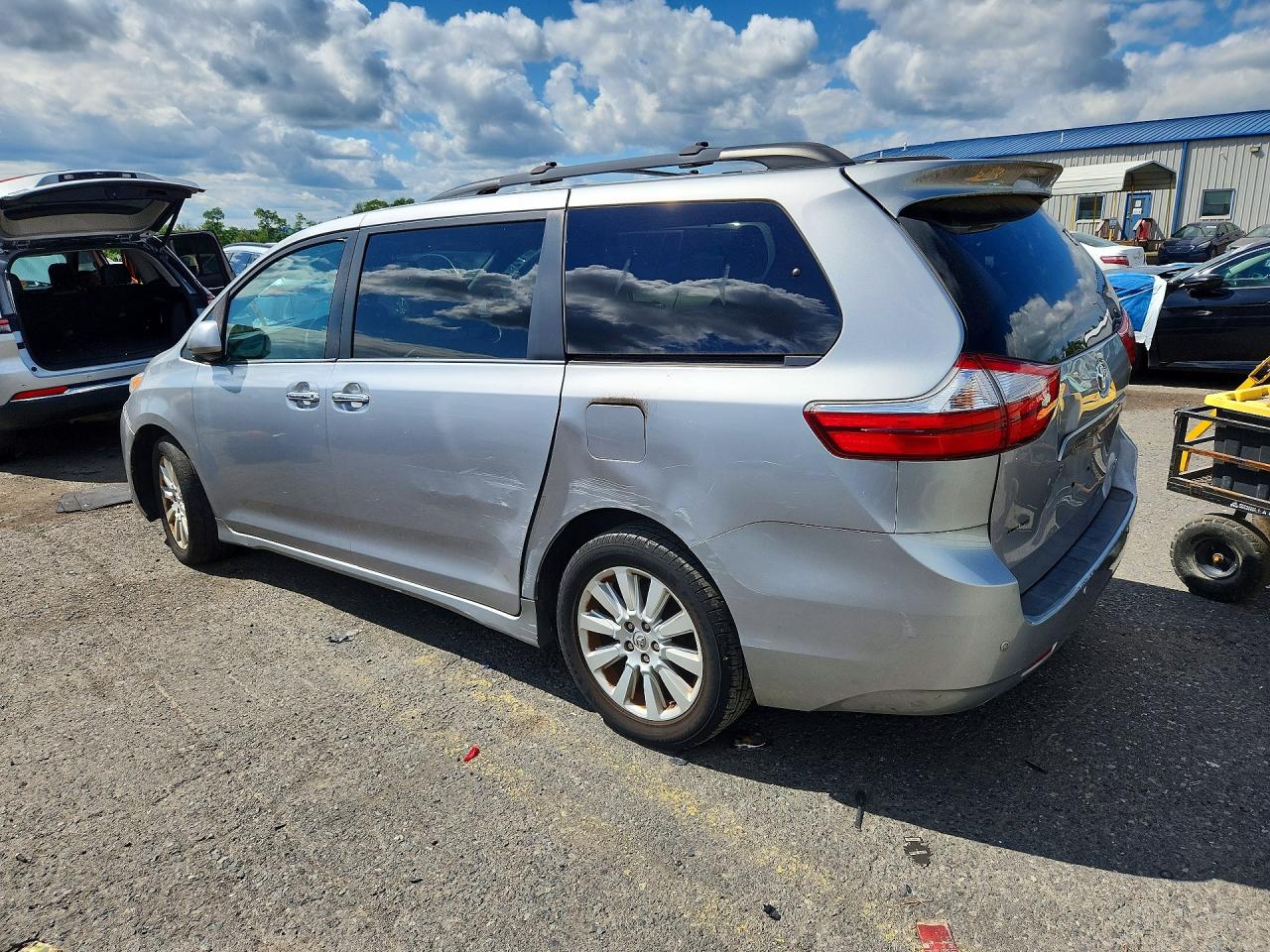 2015 Toyota Sienna Xle 7-passenger Silver vin: 5TDDK3DC0FS100445
