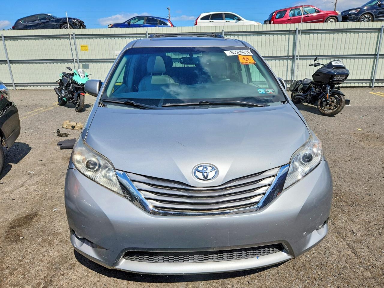 2015 Toyota Sienna Xle 7-passenger Серебряный vin: 5TDDK3DC0FS100445