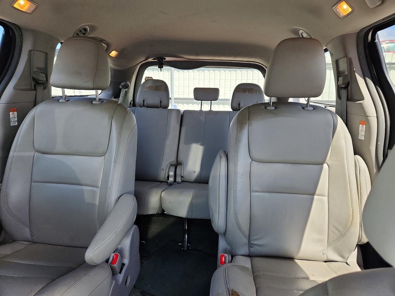 2015 Toyota Sienna Xle 7-passenger Серебряный vin: 5TDDK3DC0FS100445