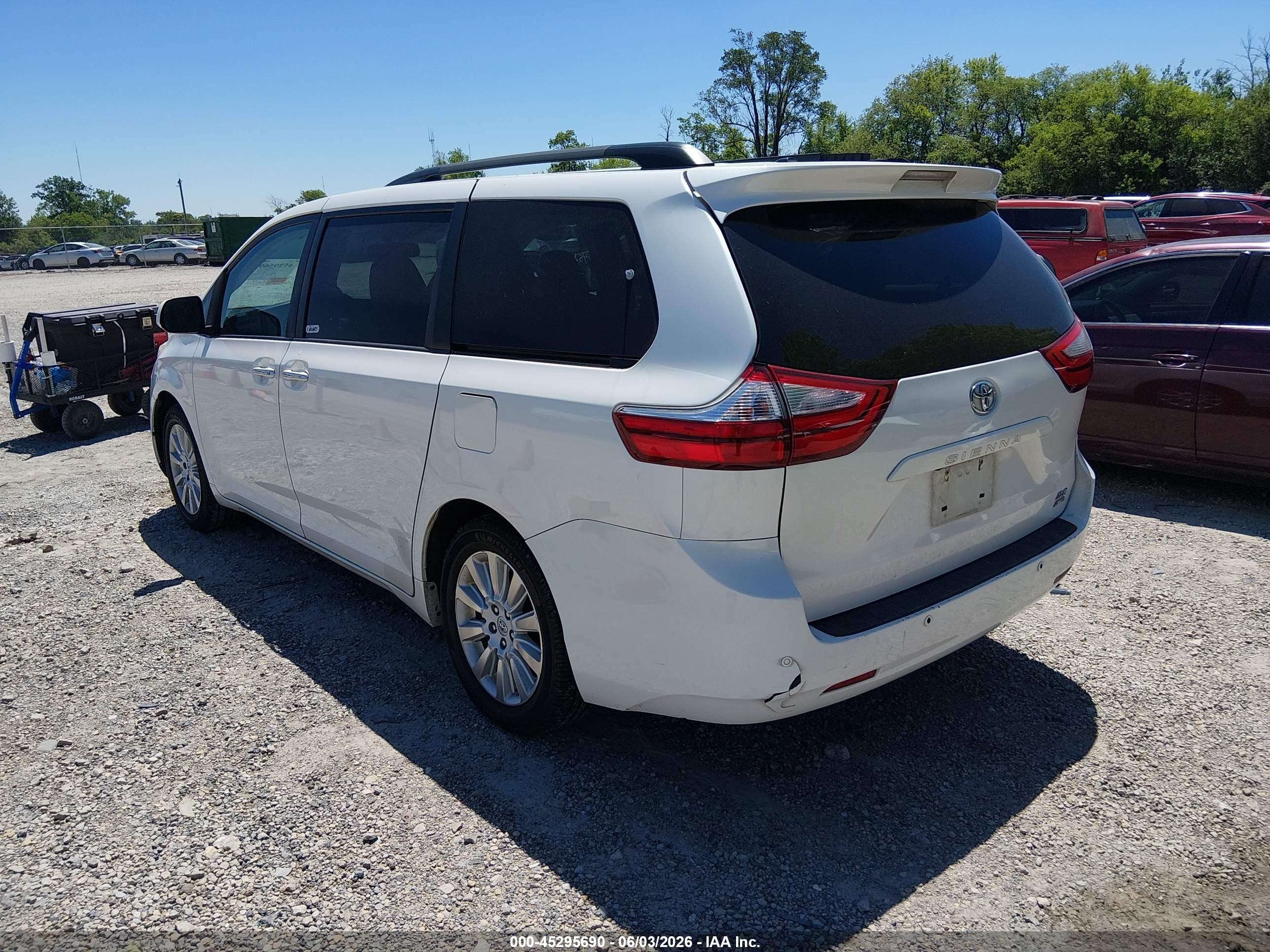 2015 Toyota Sienna Xle Premium 7 Passenger White vin: 5TDDK3DC0FS104611