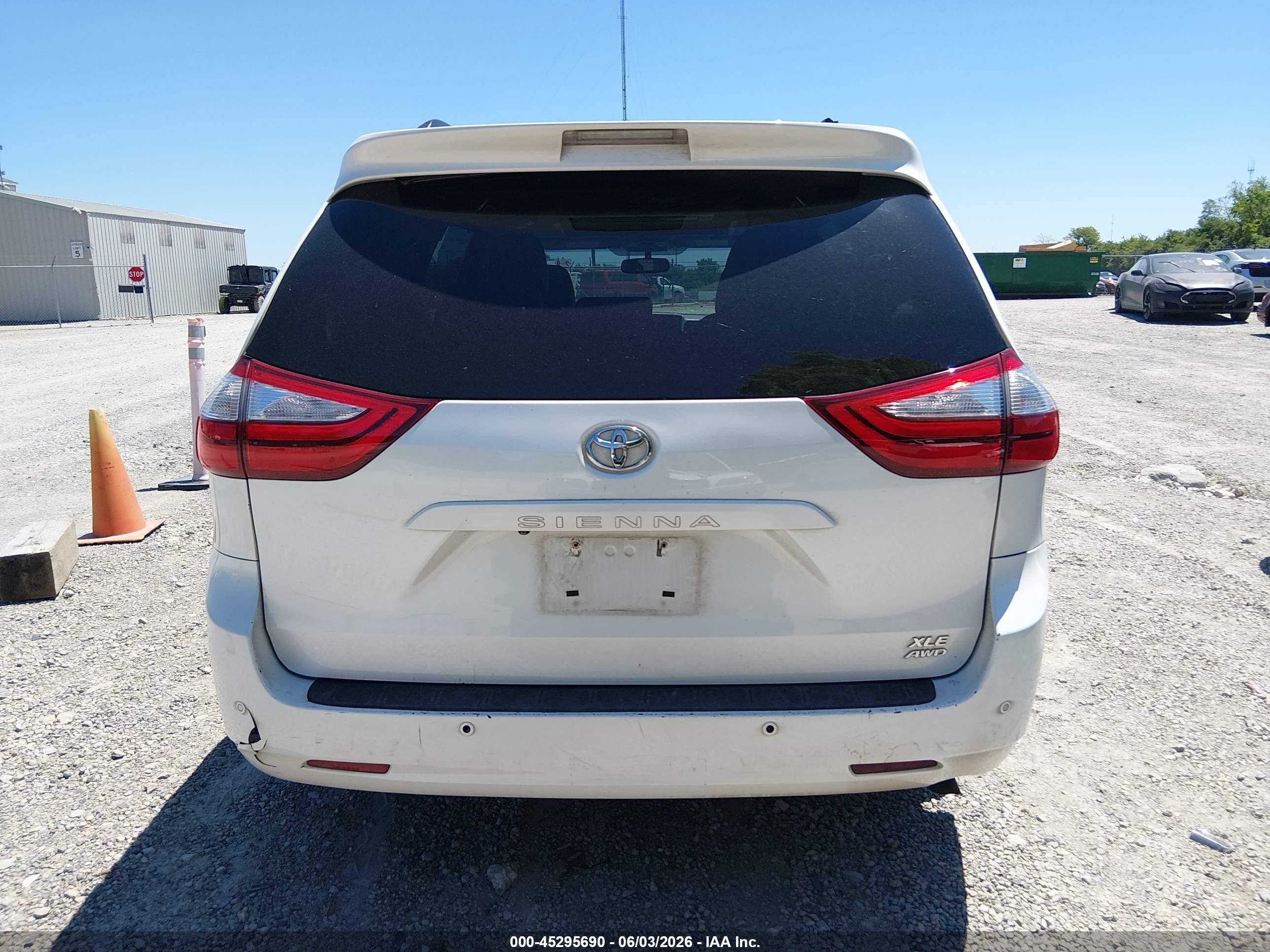 2015 Toyota Sienna Xle Premium 7 Passenger White vin: 5TDDK3DC0FS104611