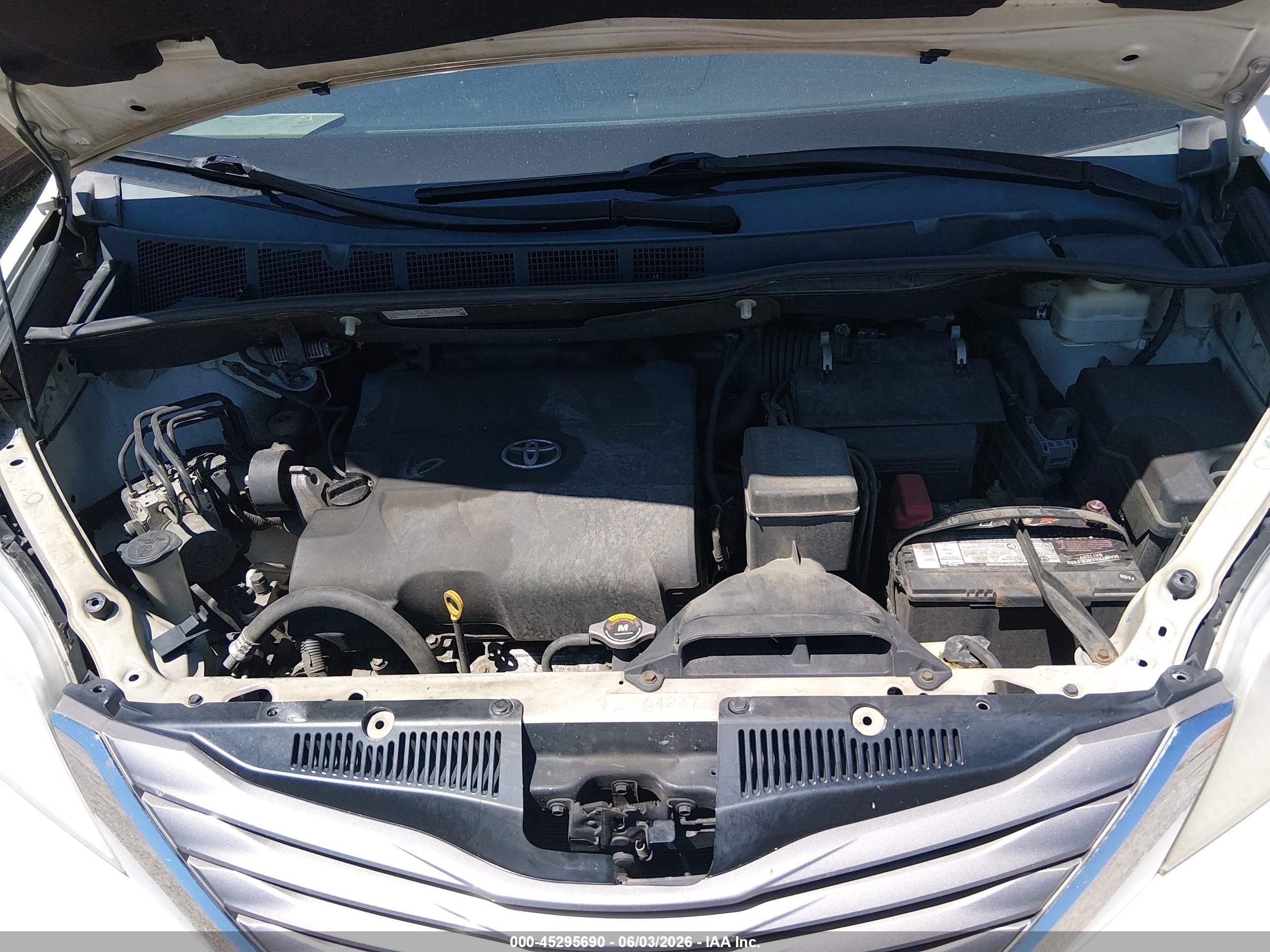 2015 Toyota Sienna Xle Premium 7 Passenger White vin: 5TDDK3DC0FS104611
