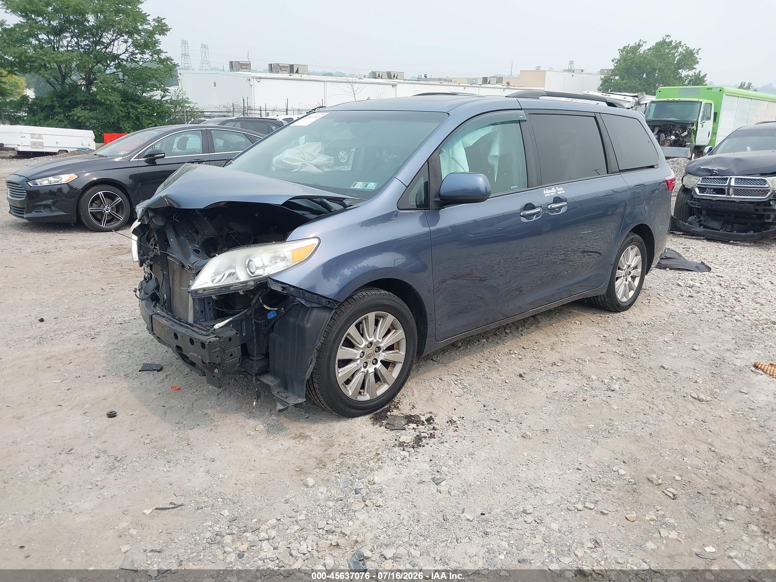 2015 Toyota Sienna Xle 7 Passenger Dark Blue vin: 5TDDK3DC0FS105337