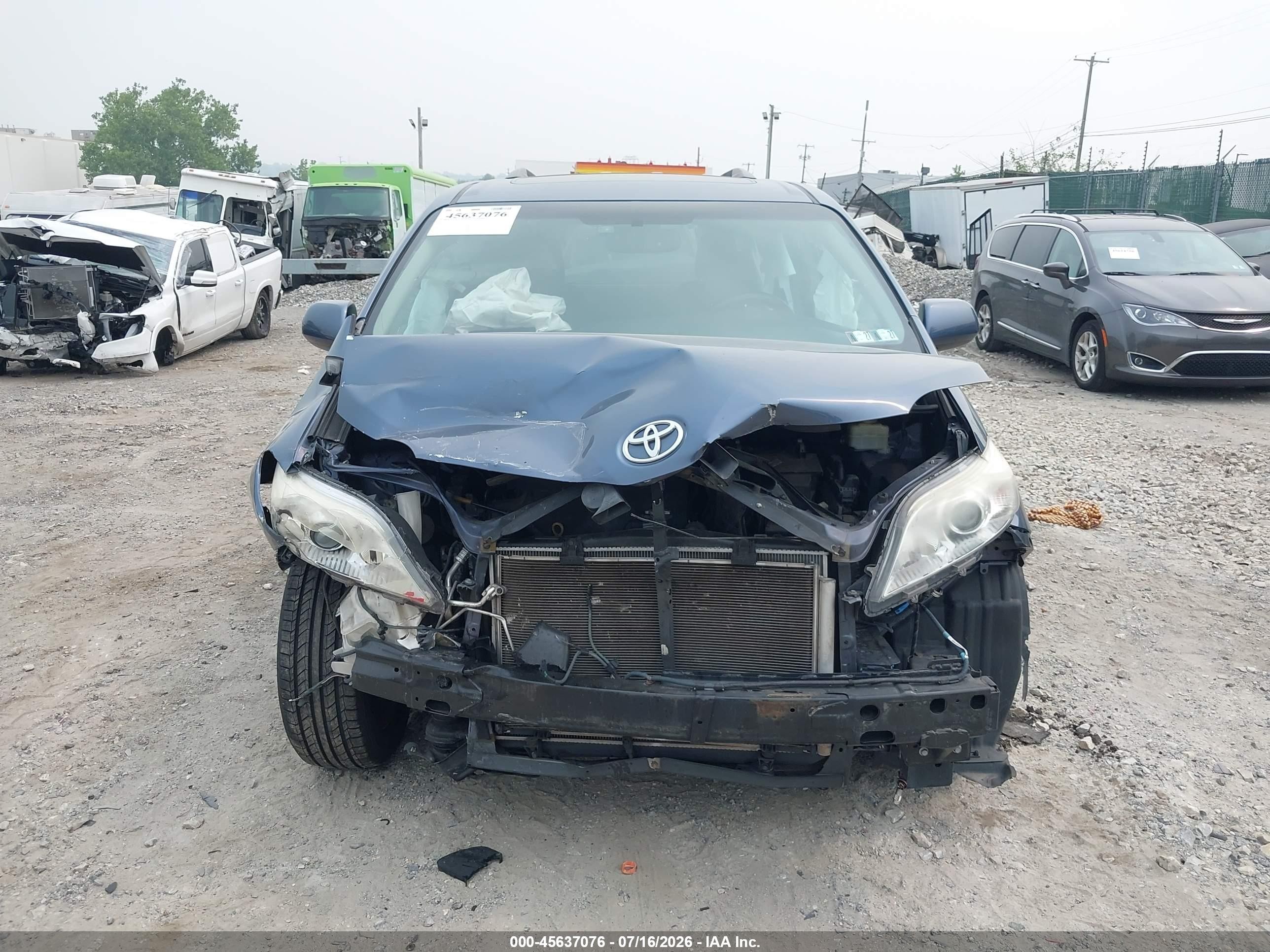2015 Toyota Sienna Xle 7 Passenger Dark Blue vin: 5TDDK3DC0FS105337