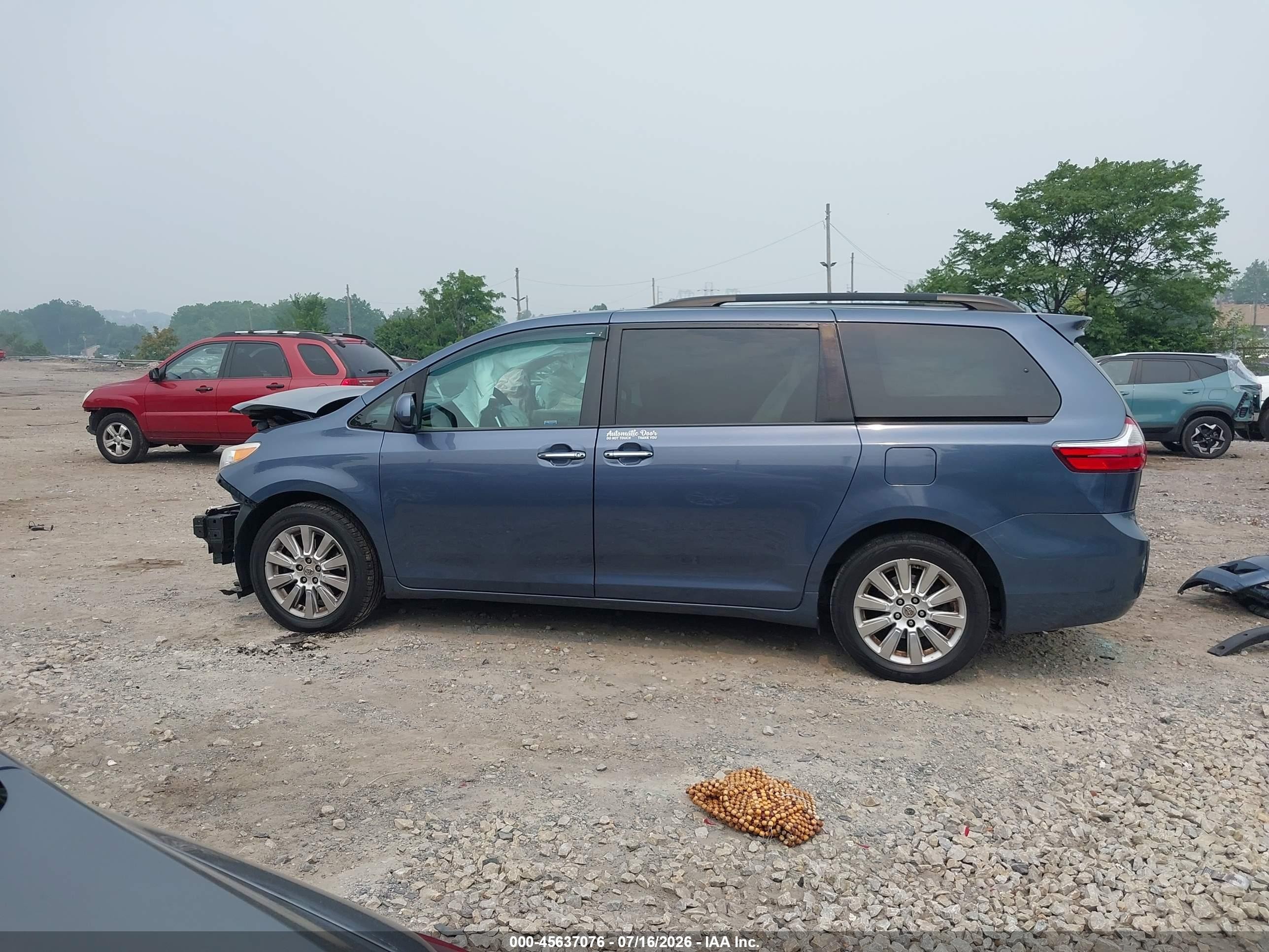 2015 Toyota Sienna Xle 7 Passenger Dark Blue vin: 5TDDK3DC0FS105337