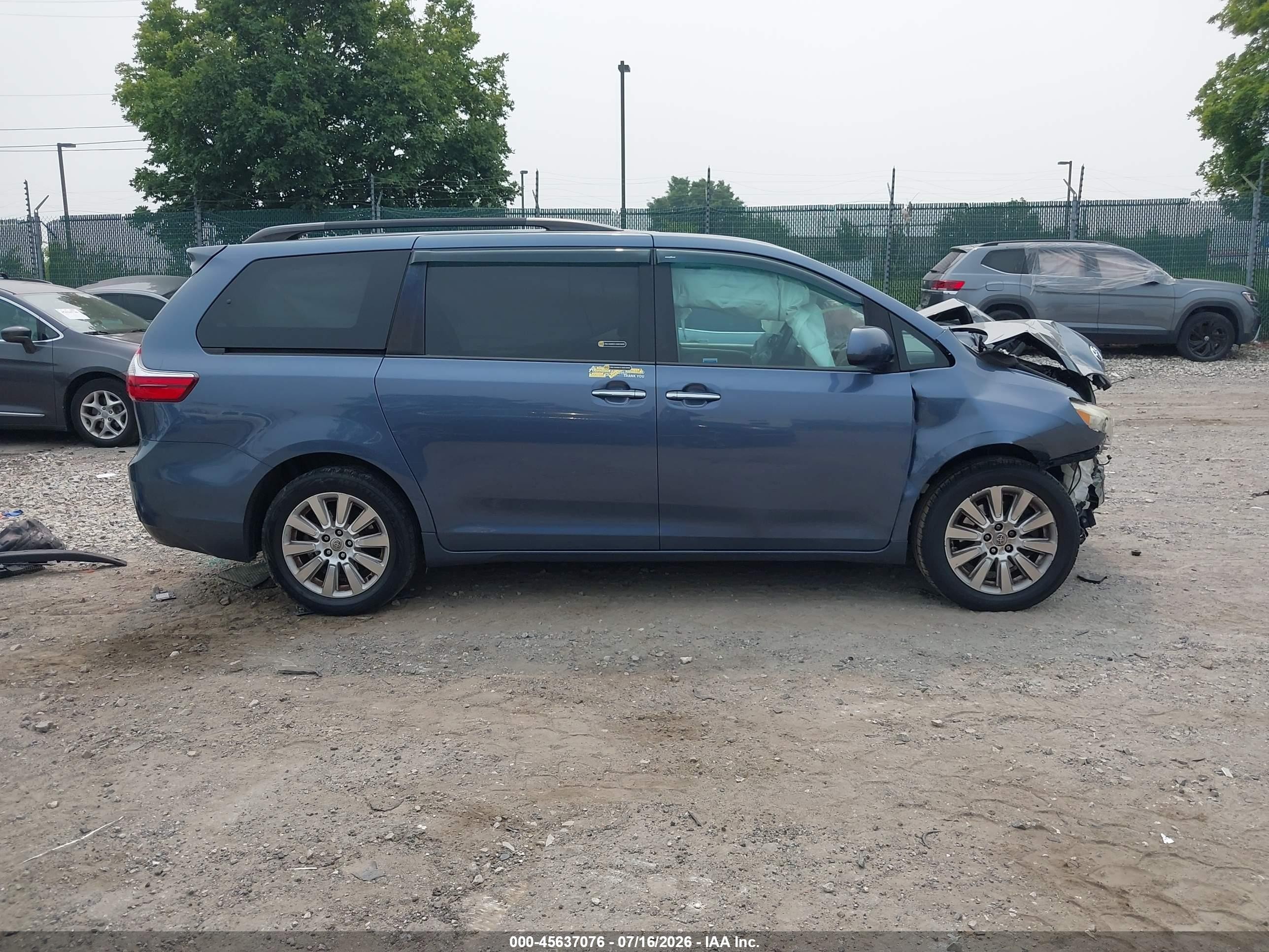 2015 Toyota Sienna Xle 7 Passenger Dark Blue vin: 5TDDK3DC0FS105337