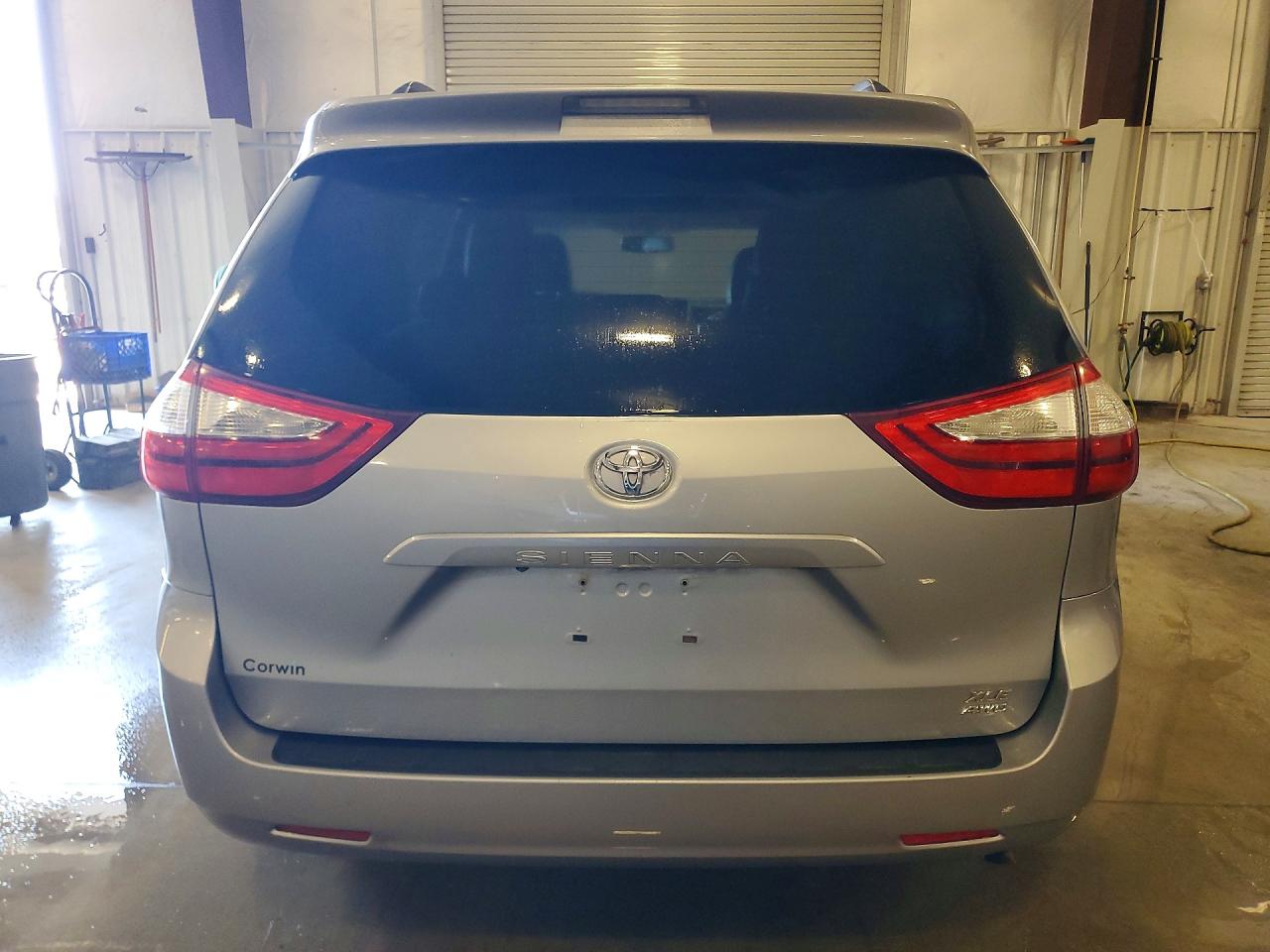 2015 Toyota Sienna Xle 7-passenger Silver vin: 5TDDK3DC0FS118931