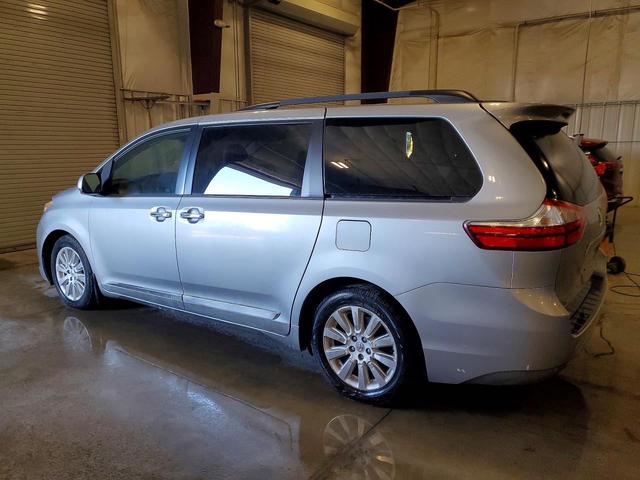 2015 Toyota Sienna Xle 7-passenger Silver vin: 5TDDK3DC0FS118931