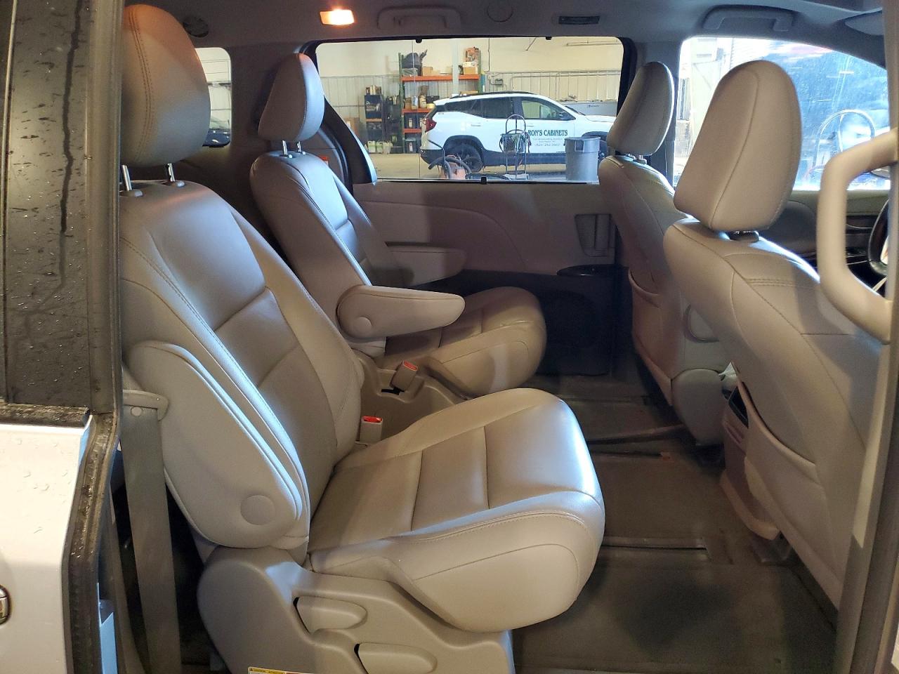 2015 Toyota Sienna Xle 7-passenger Silver vin: 5TDDK3DC0FS118931