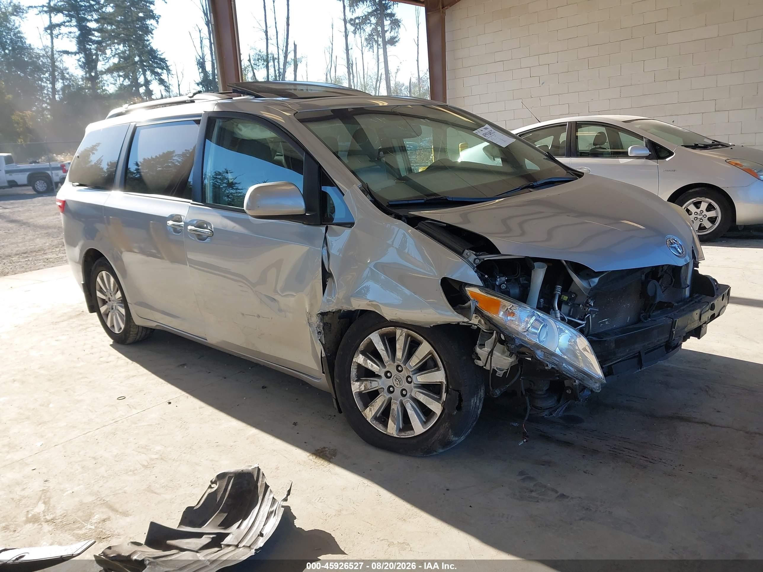 2015 Toyota Sienna Xle 7 Passenger Silver vin: 5TDDK3DC0FS119724
