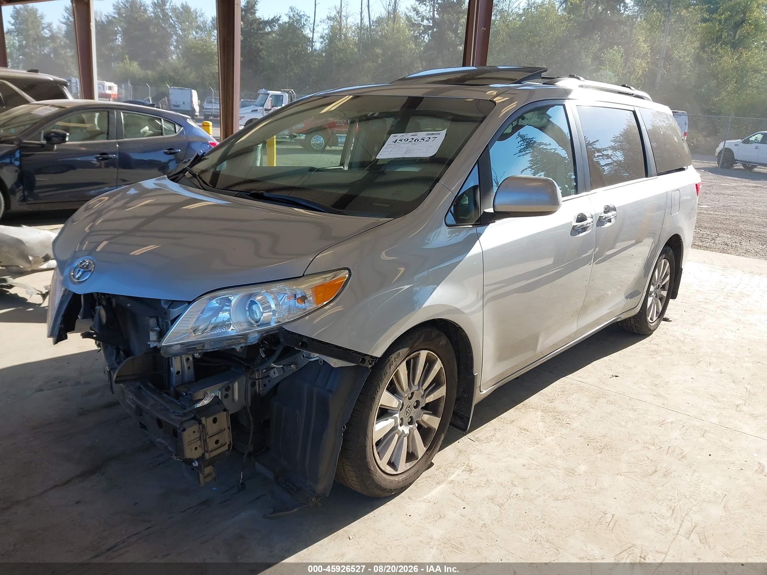 2015 Toyota Sienna Xle 7 Passenger Silver vin: 5TDDK3DC0FS119724