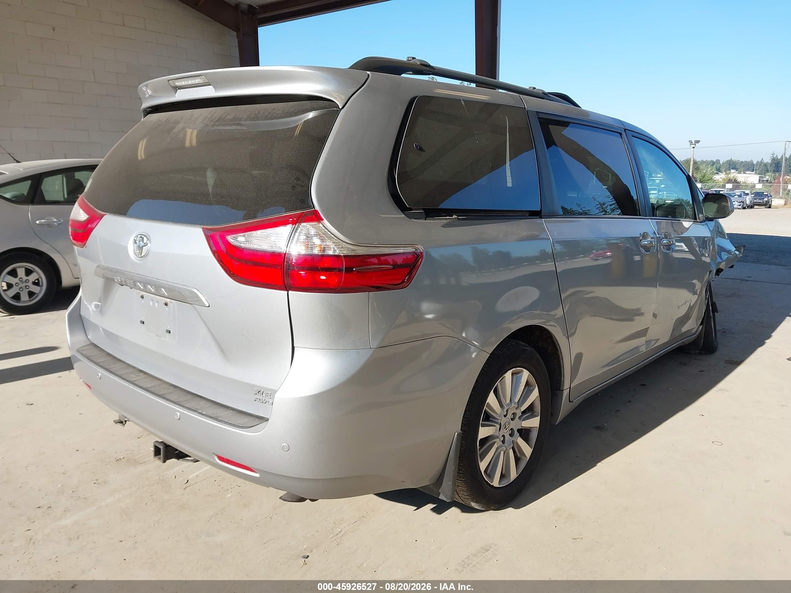 2015 Toyota Sienna Xle 7 Passenger Silver vin: 5TDDK3DC0FS119724