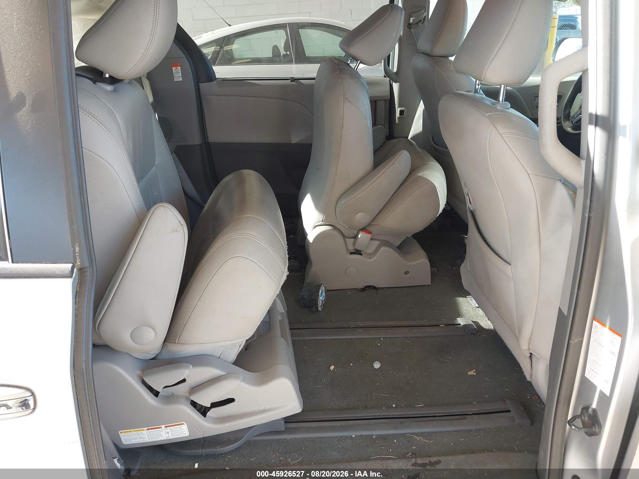 2015 Toyota Sienna Xle 7 Passenger Silver vin: 5TDDK3DC0FS119724