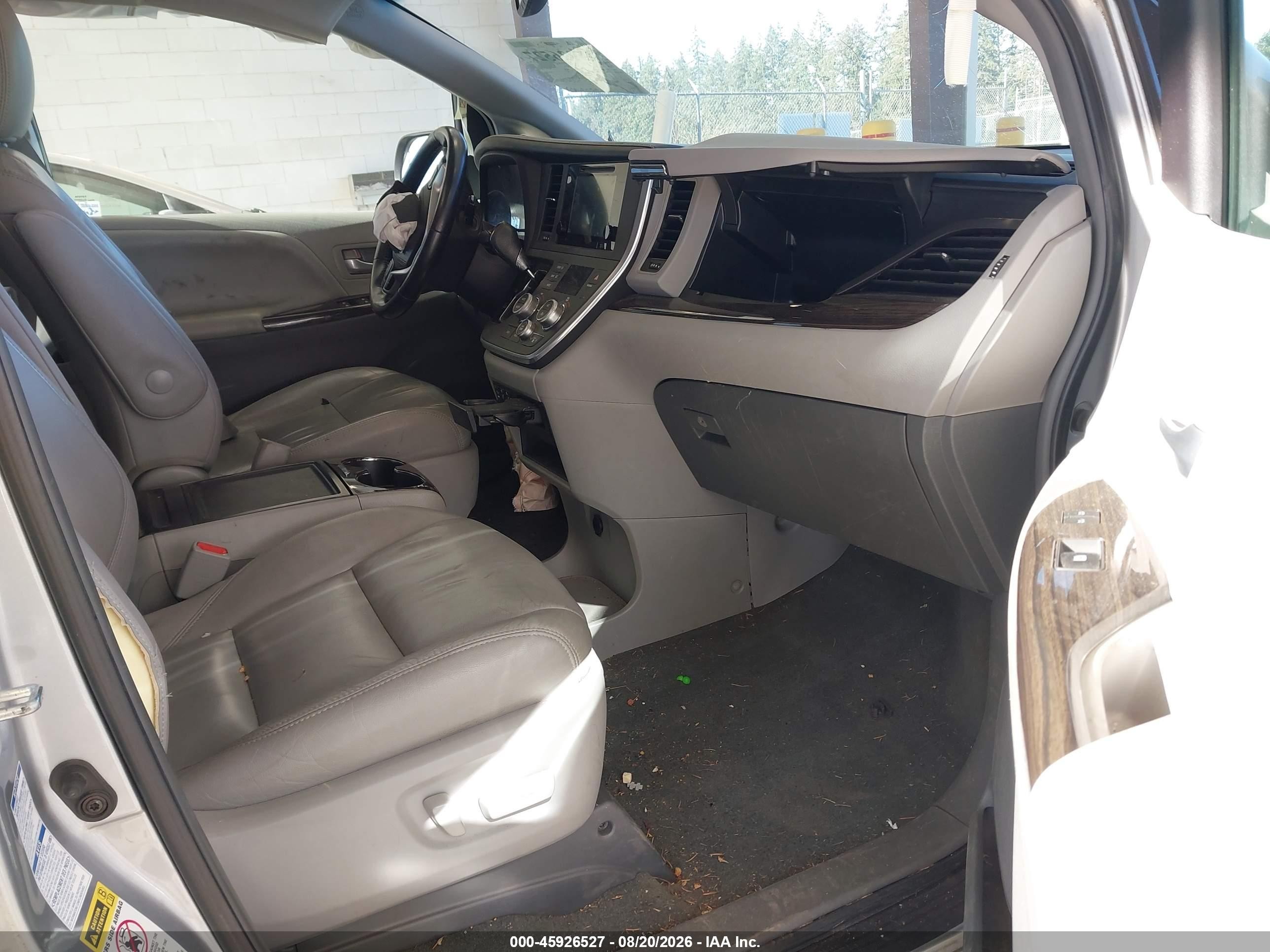2015 Toyota Sienna Xle 7 Passenger Silver vin: 5TDDK3DC0FS119724