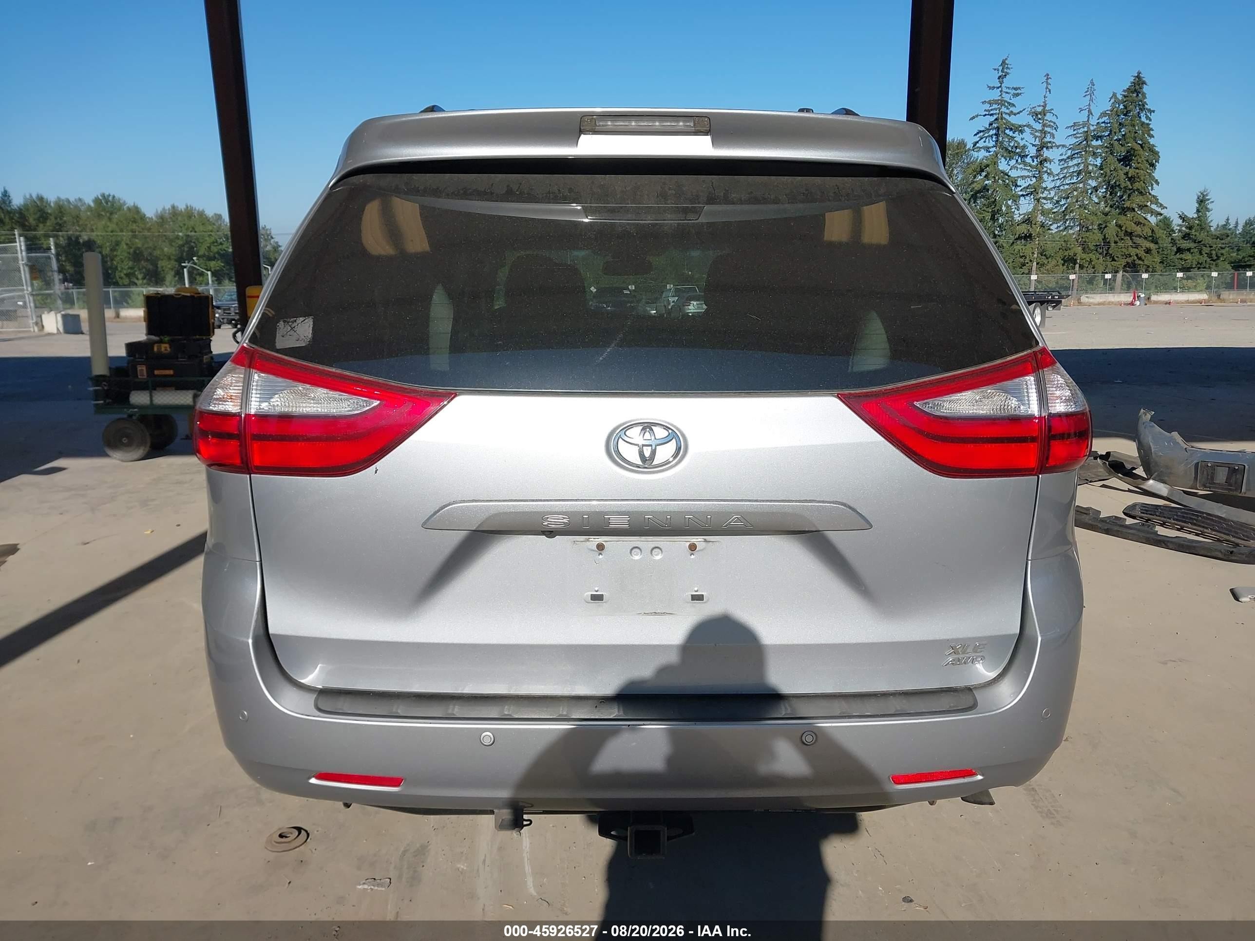 2015 Toyota Sienna Xle 7 Passenger Silver vin: 5TDDK3DC0FS119724
