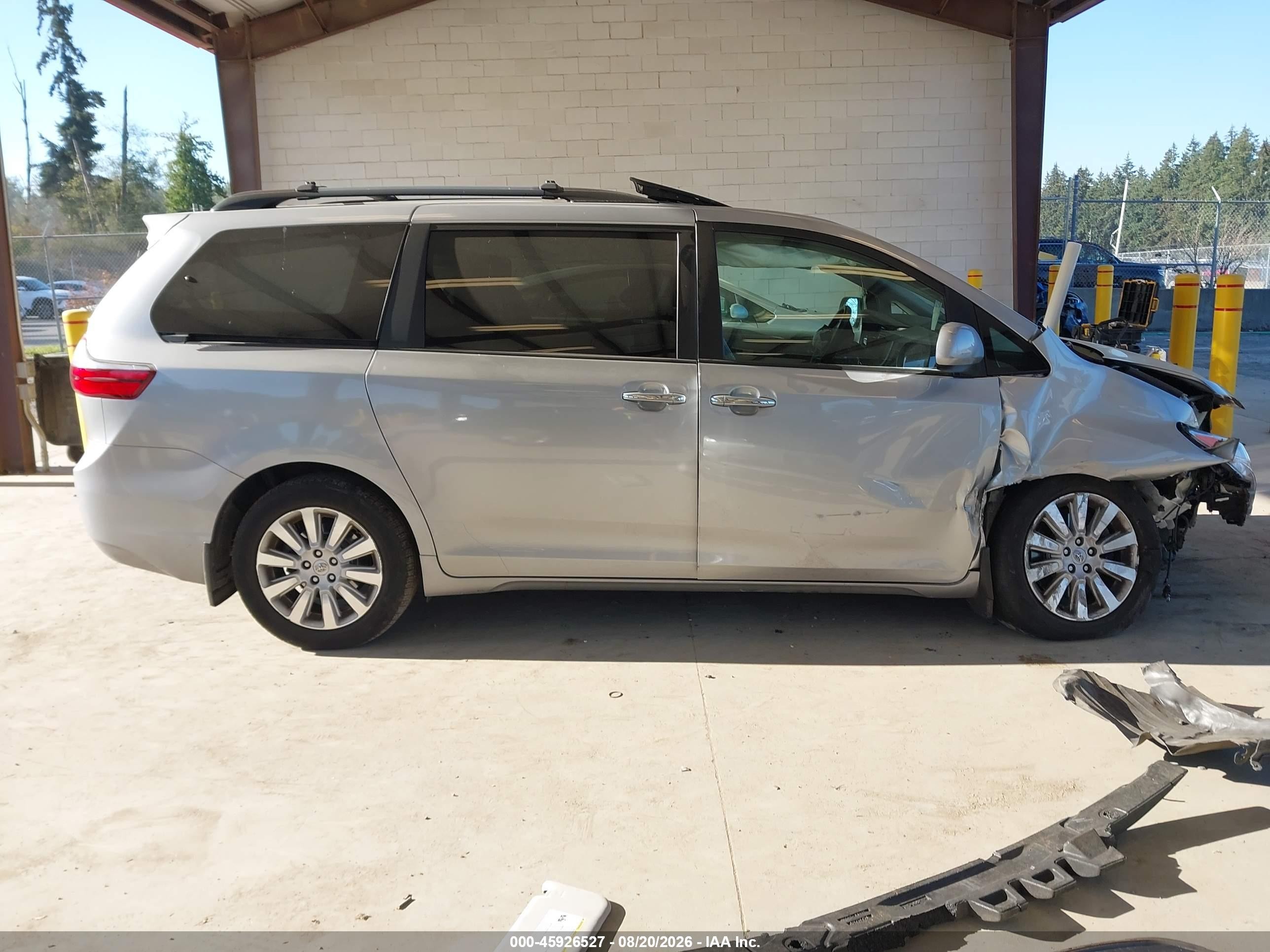 2015 Toyota Sienna Xle 7 Passenger Silver vin: 5TDDK3DC0FS119724