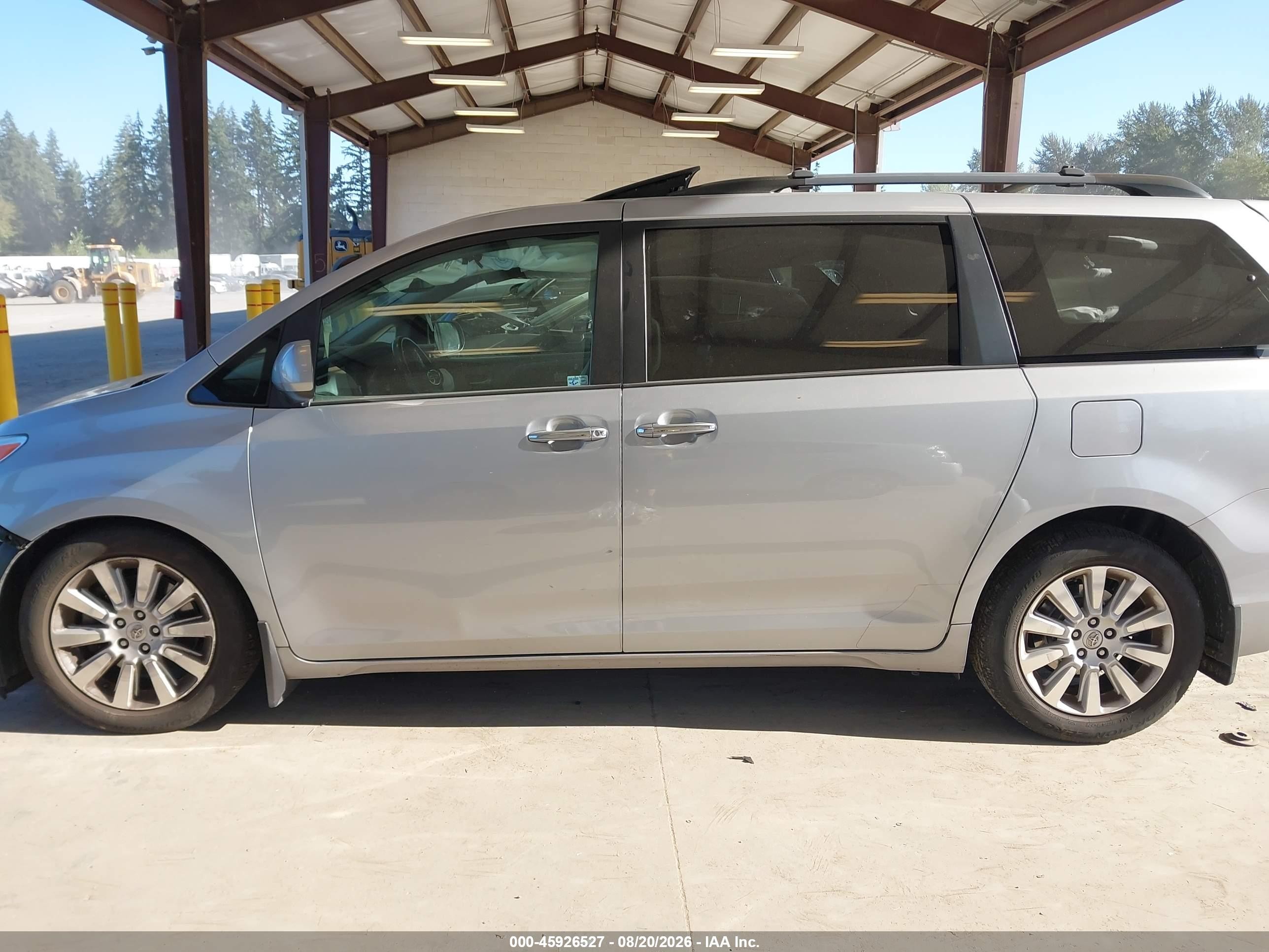 2015 Toyota Sienna Xle 7 Passenger Silver vin: 5TDDK3DC0FS119724