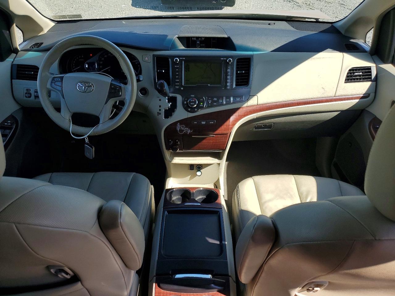 2011 Toyota Sienna Xle 7-passenger Gold vin: 5TDDK3DC1BS001868