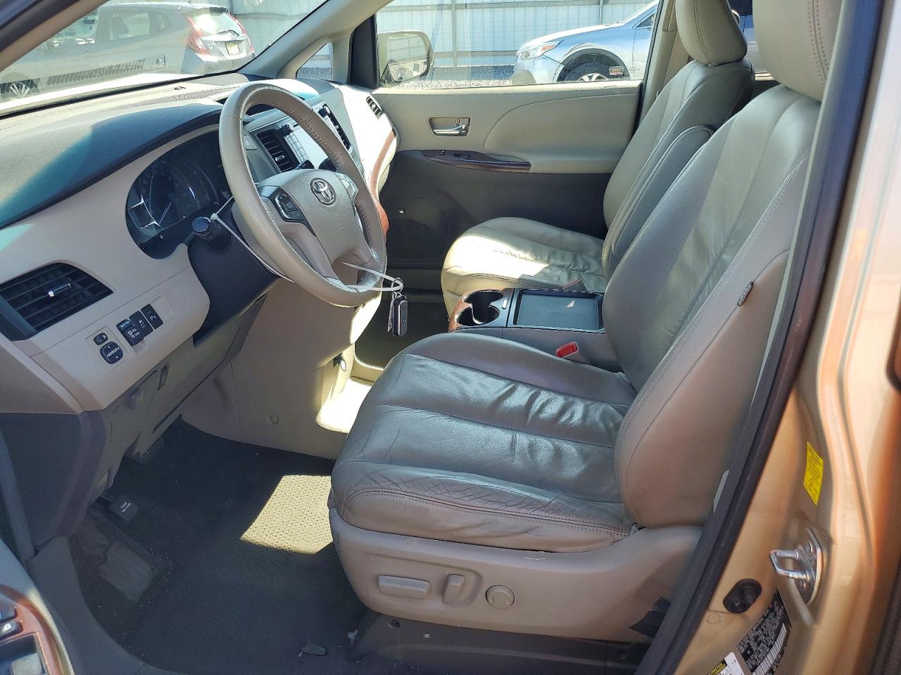 2011 Toyota Sienna Xle 7-passenger Gold vin: 5TDDK3DC1BS001868