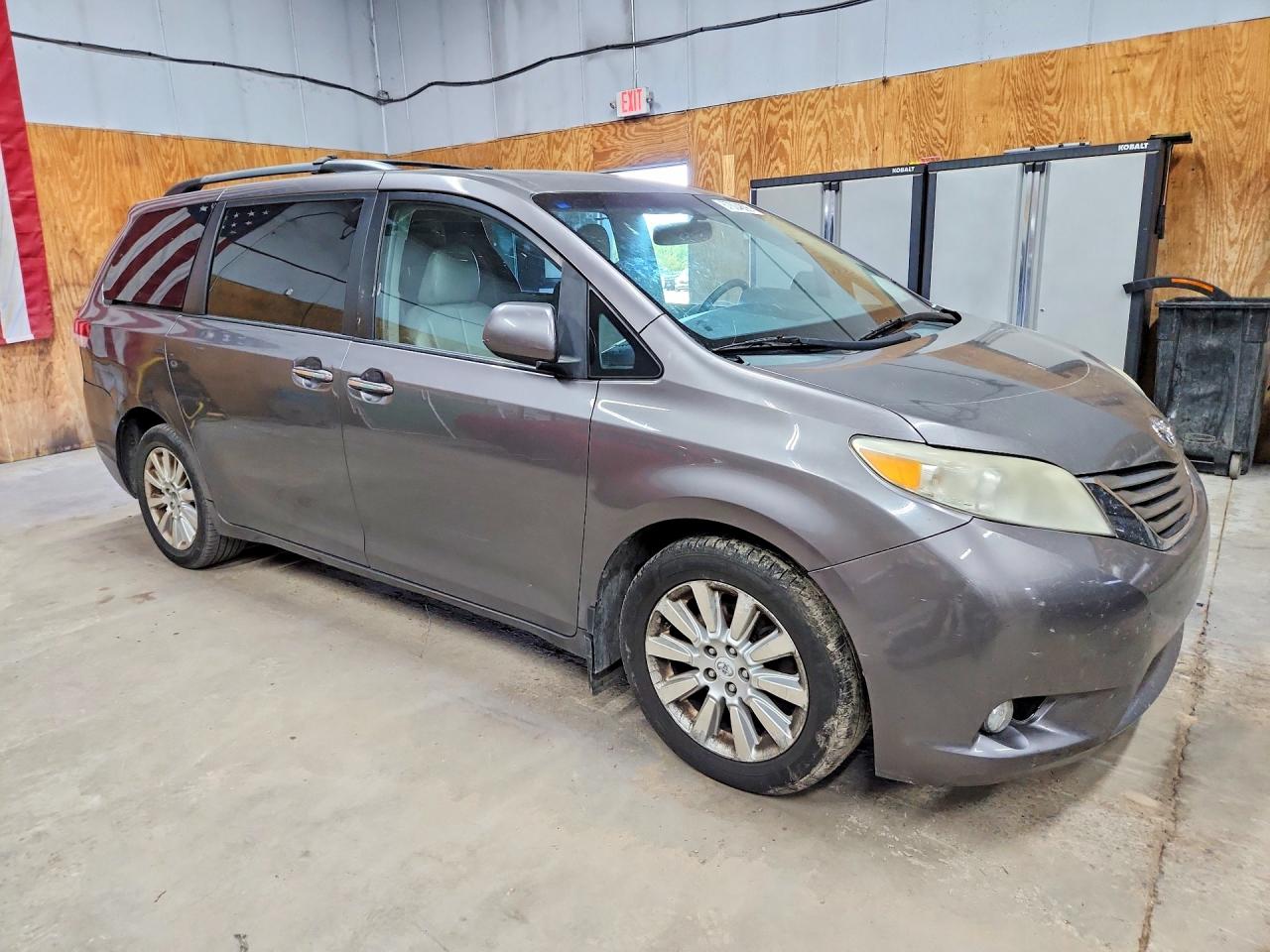 2011 Toyota Sienna Xle 7-passenger Серый vin: 5TDDK3DC1BS007198