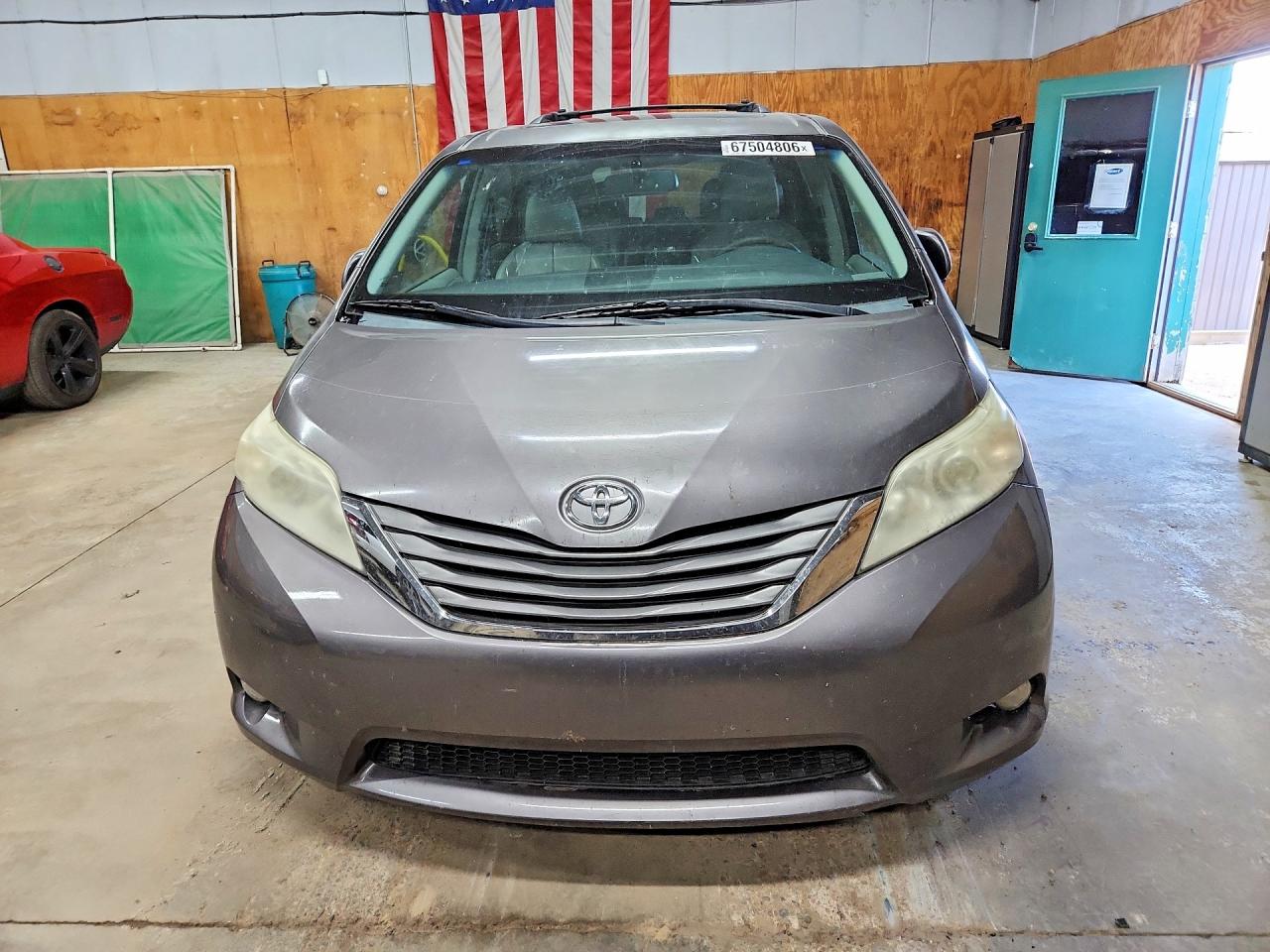 2011 Toyota Sienna Xle 7-passenger Серый vin: 5TDDK3DC1BS007198