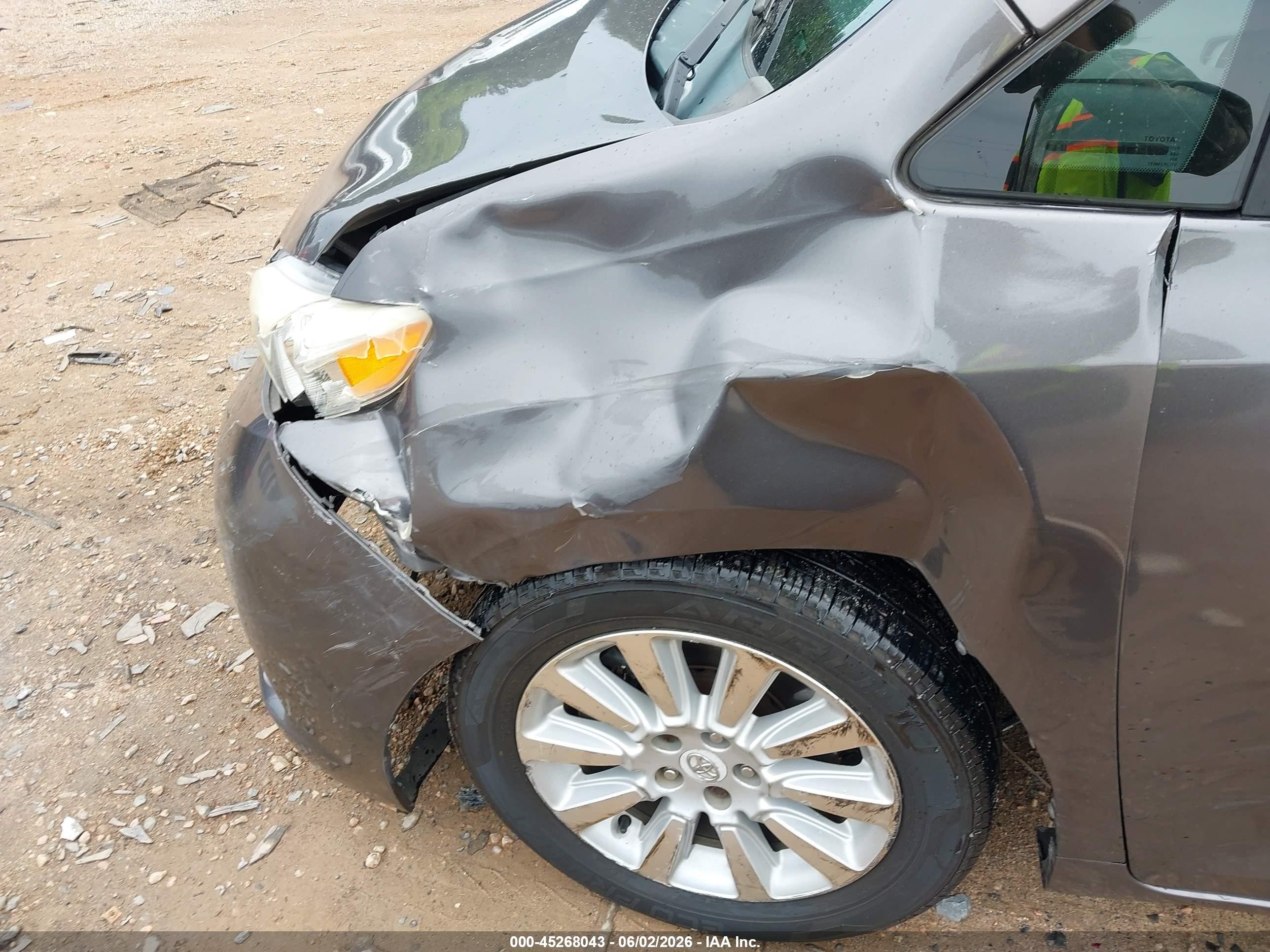 2011 Toyota Sienna Xle Gray vin: 5TDDK3DC1BS008299