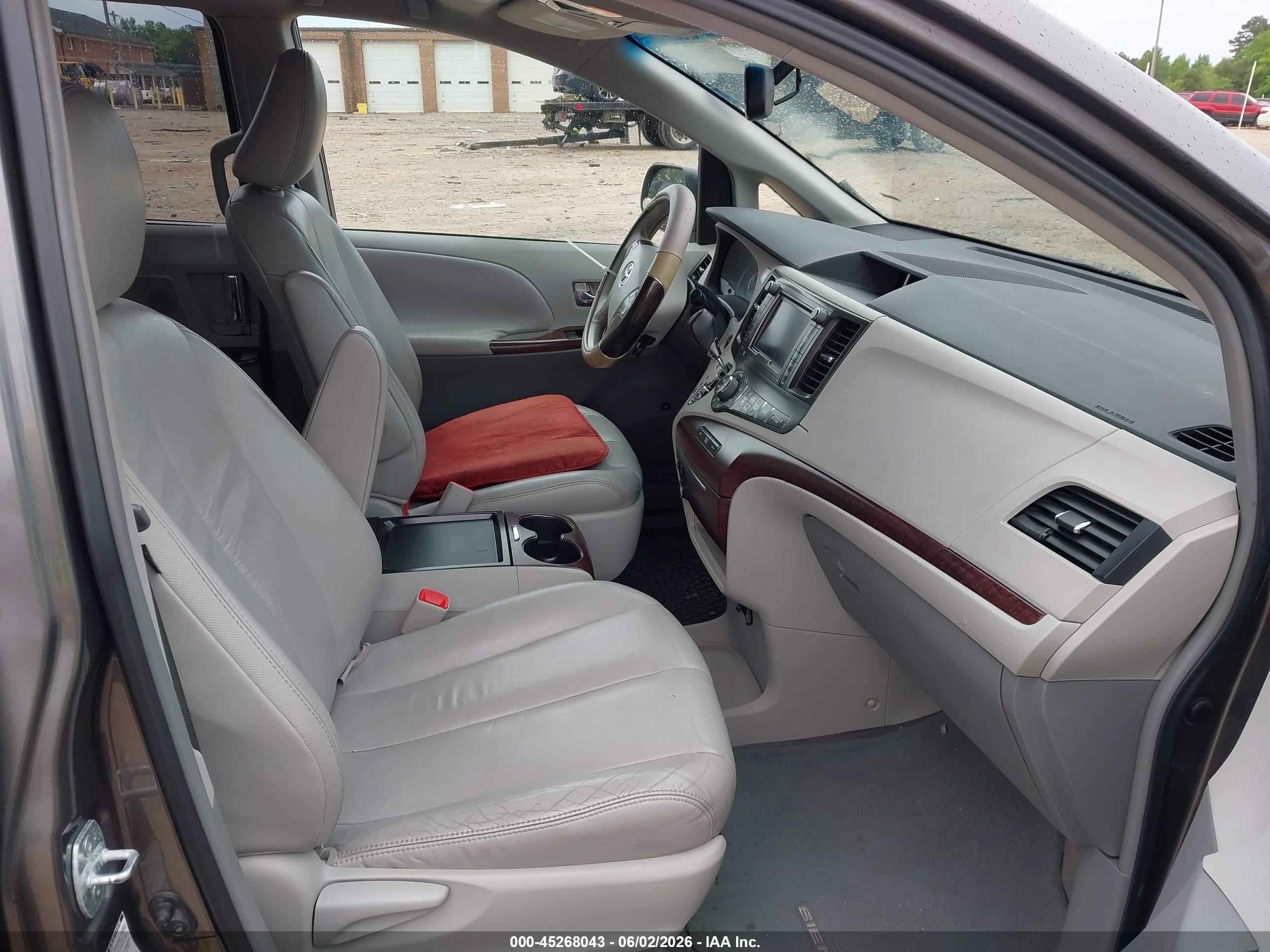 2011 Toyota Sienna Xle Gray vin: 5TDDK3DC1BS008299