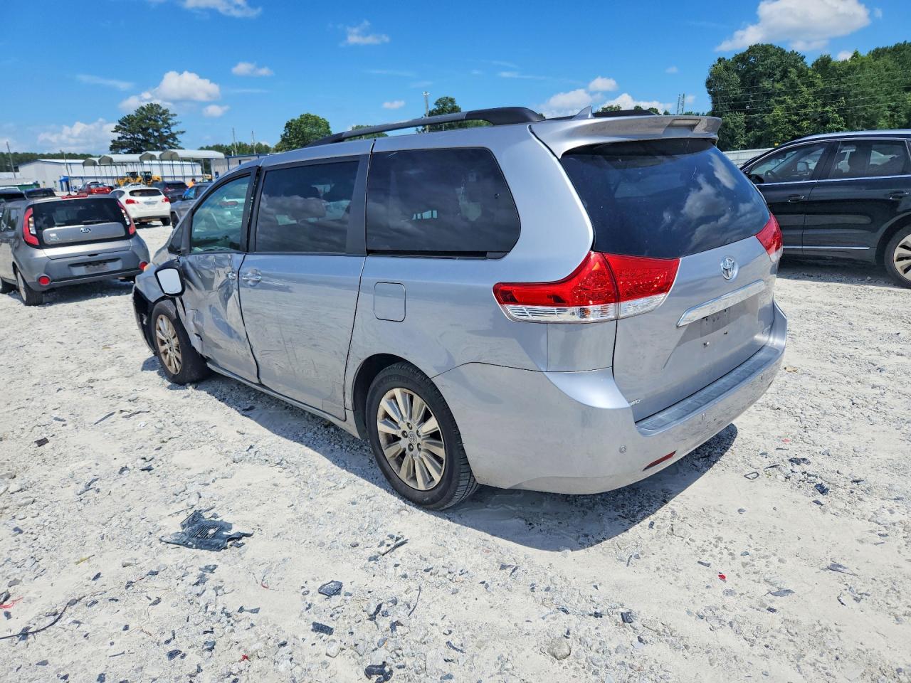 2011 Toyota Sienna Limited 7-passenger Silver vin: 5TDDK3DC1BS011817