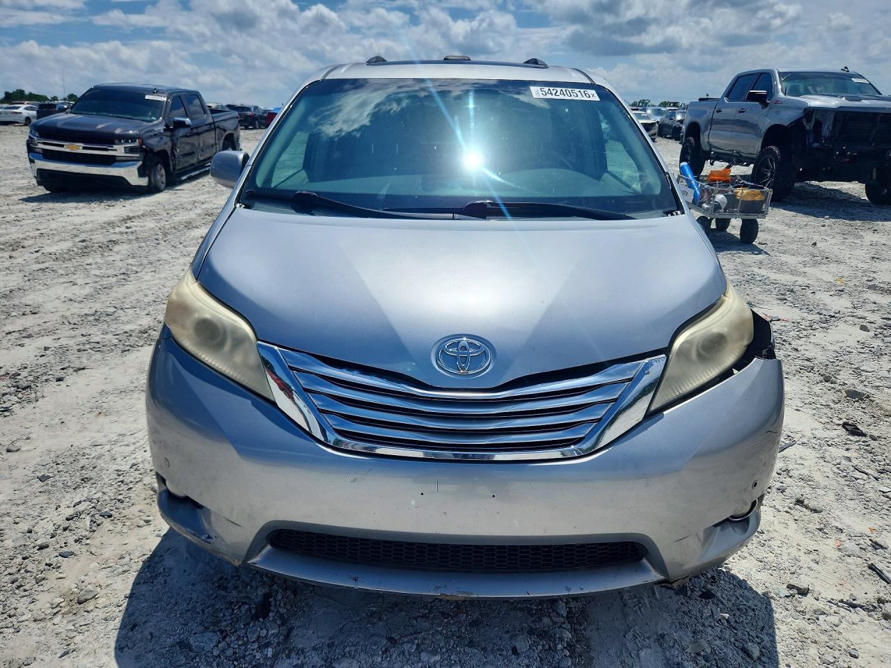 2011 Toyota Sienna Limited 7-passenger Silver vin: 5TDDK3DC1BS011817