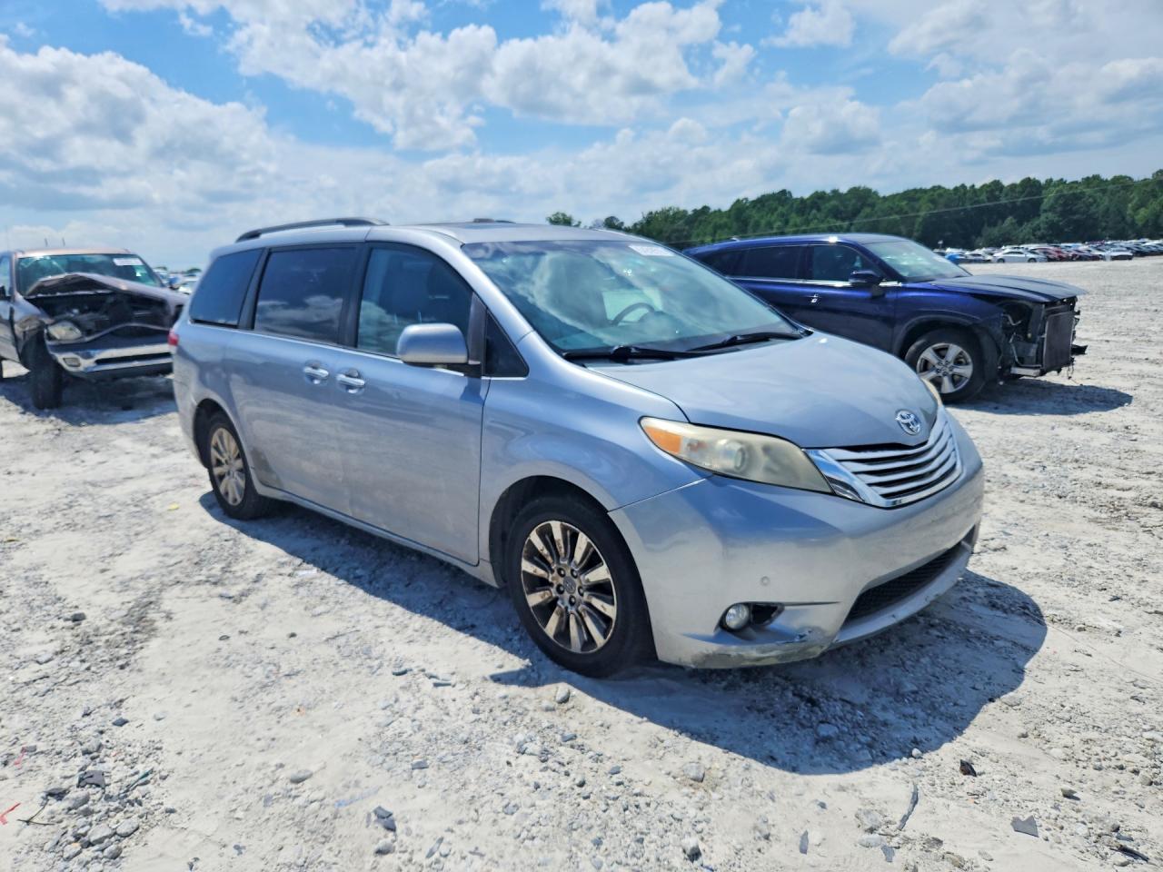 2011 Toyota Sienna Limited 7-passenger Silver vin: 5TDDK3DC1BS011817