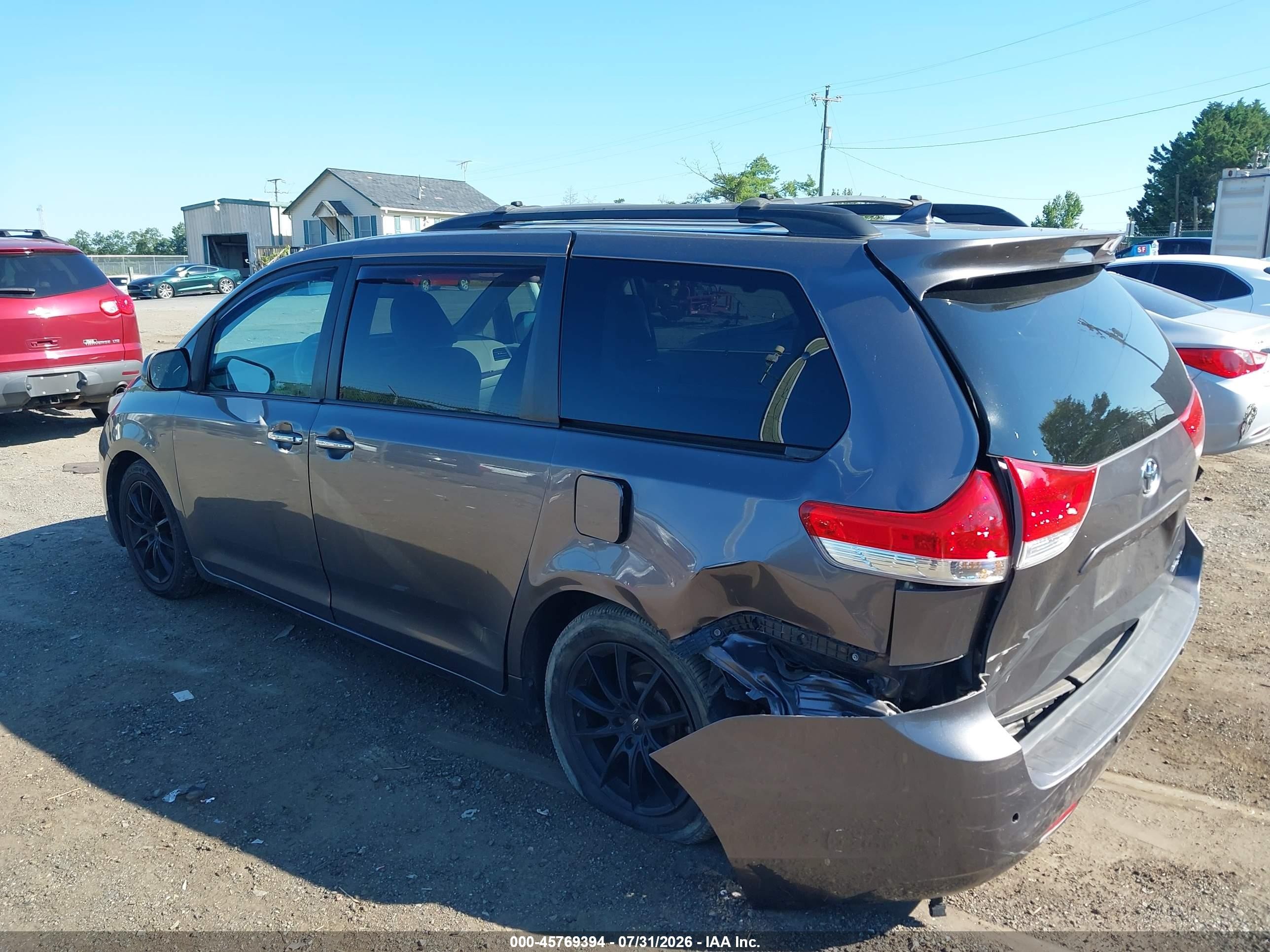 2011 Toyota Sienna Xle Gray vin: 5TDDK3DC1BS020534