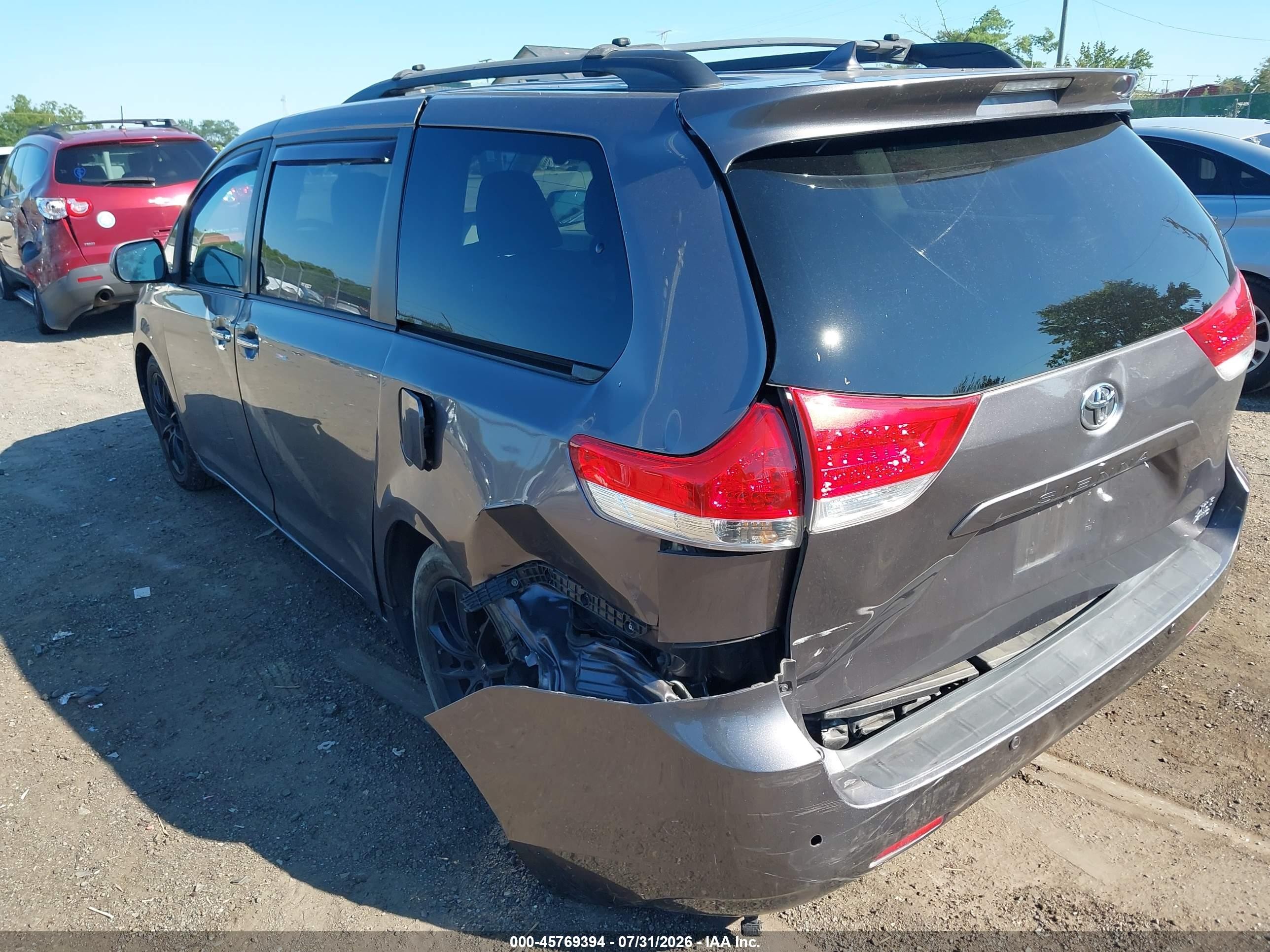 2011 Toyota Sienna Xle Gray vin: 5TDDK3DC1BS020534