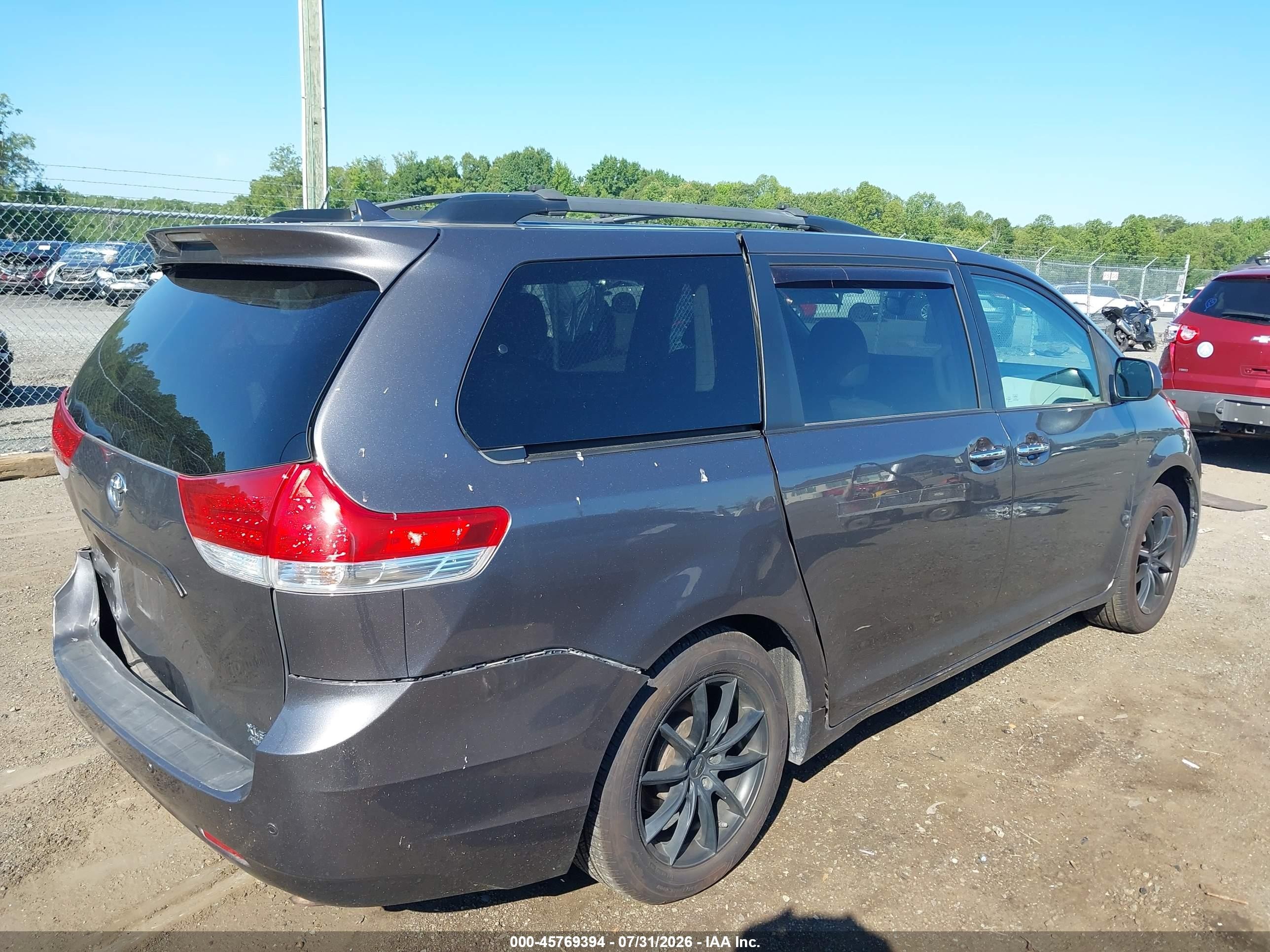 2011 Toyota Sienna Xle Gray vin: 5TDDK3DC1BS020534