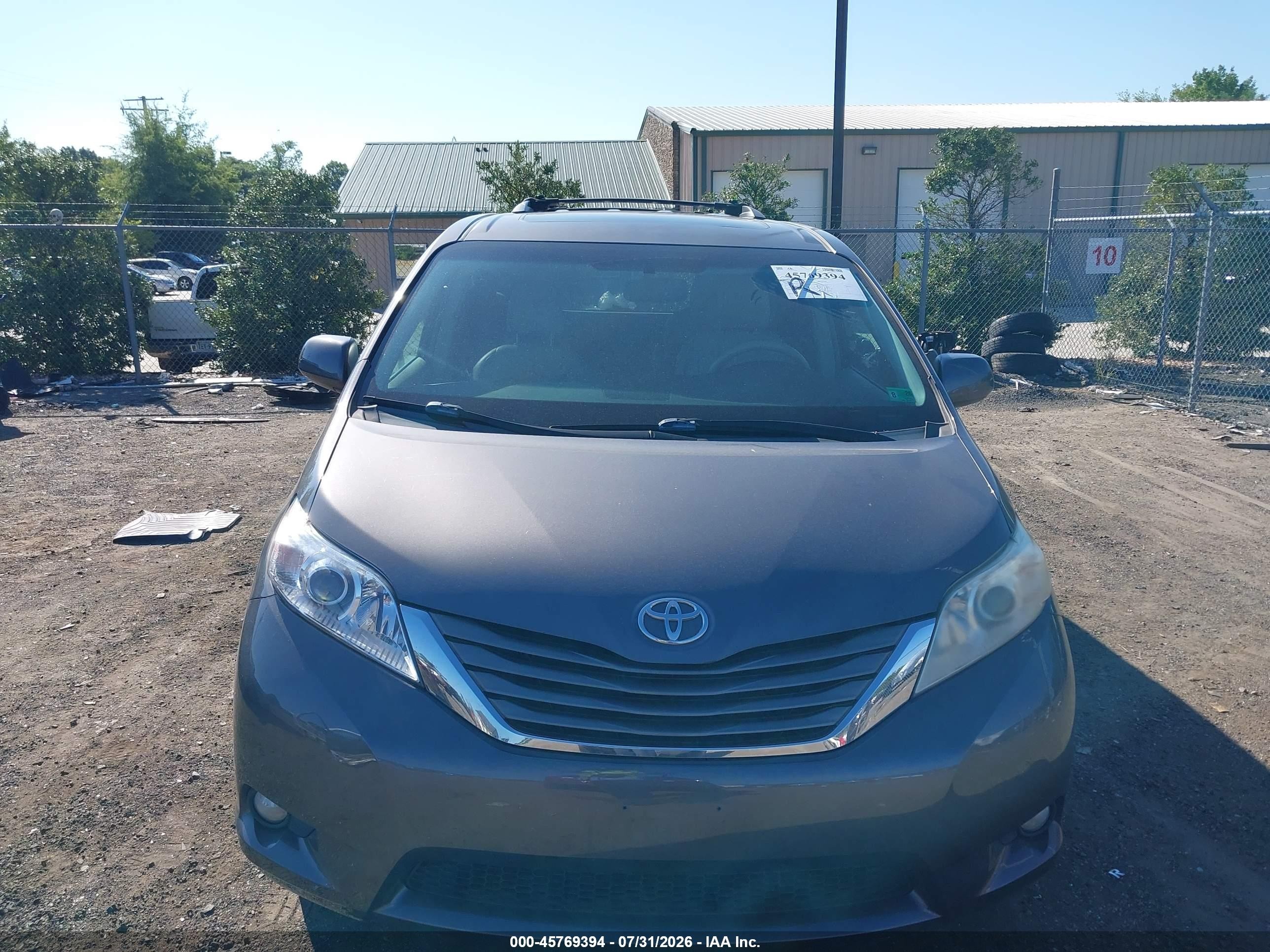 2011 Toyota Sienna Xle Gray vin: 5TDDK3DC1BS020534