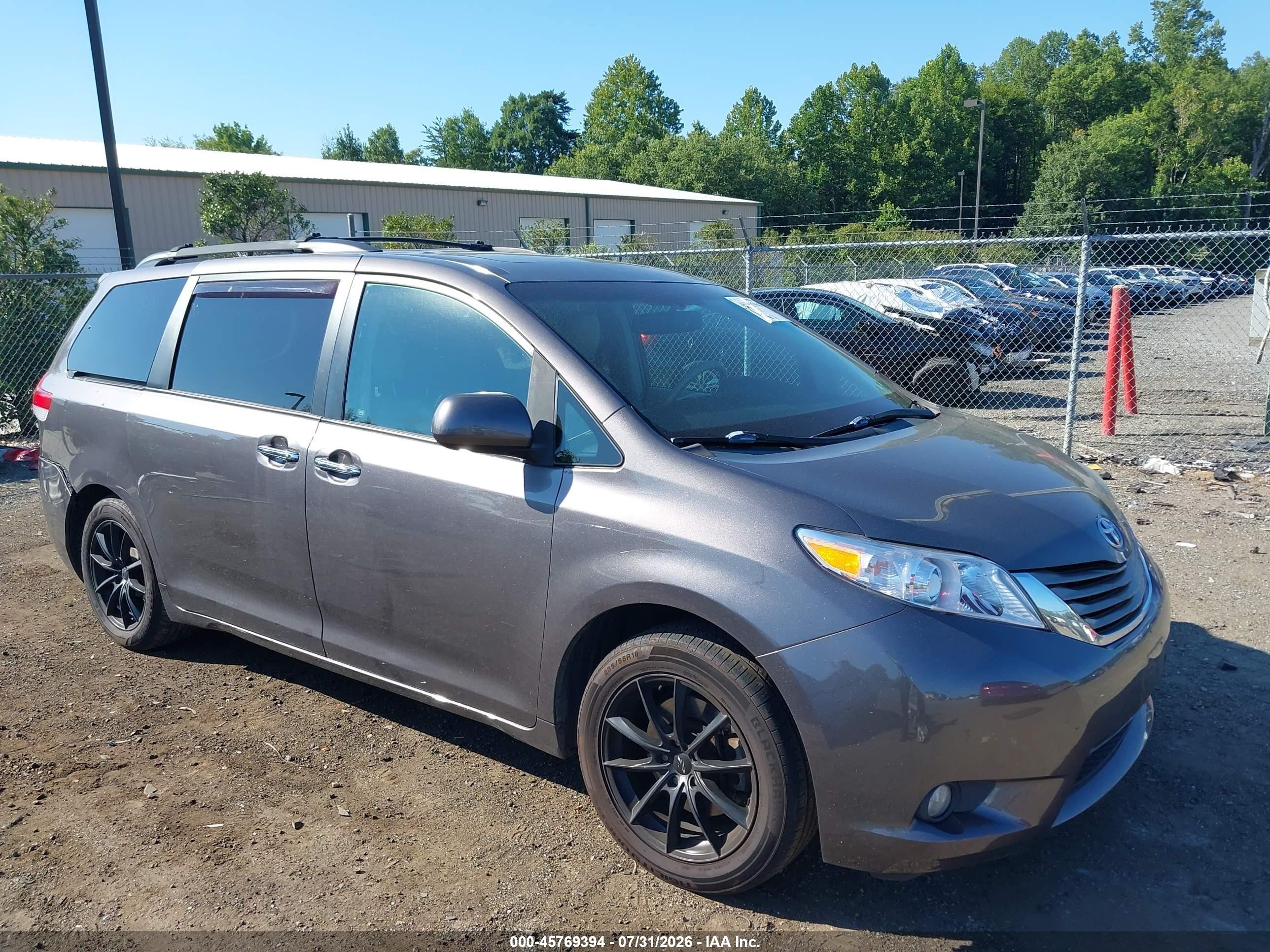 2011 Toyota Sienna Xle Gray vin: 5TDDK3DC1BS020534