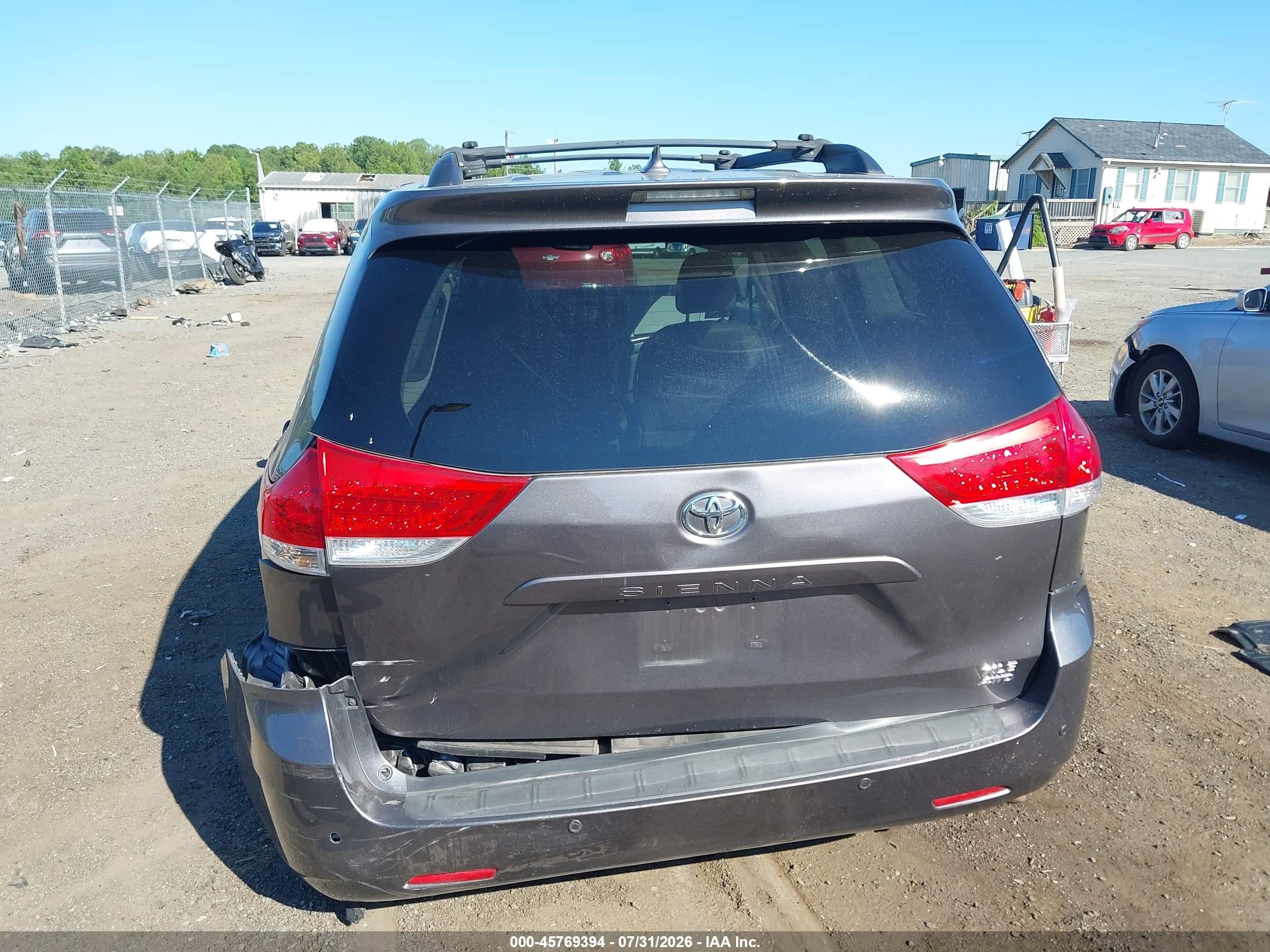 2011 Toyota Sienna Xle Gray vin: 5TDDK3DC1BS020534