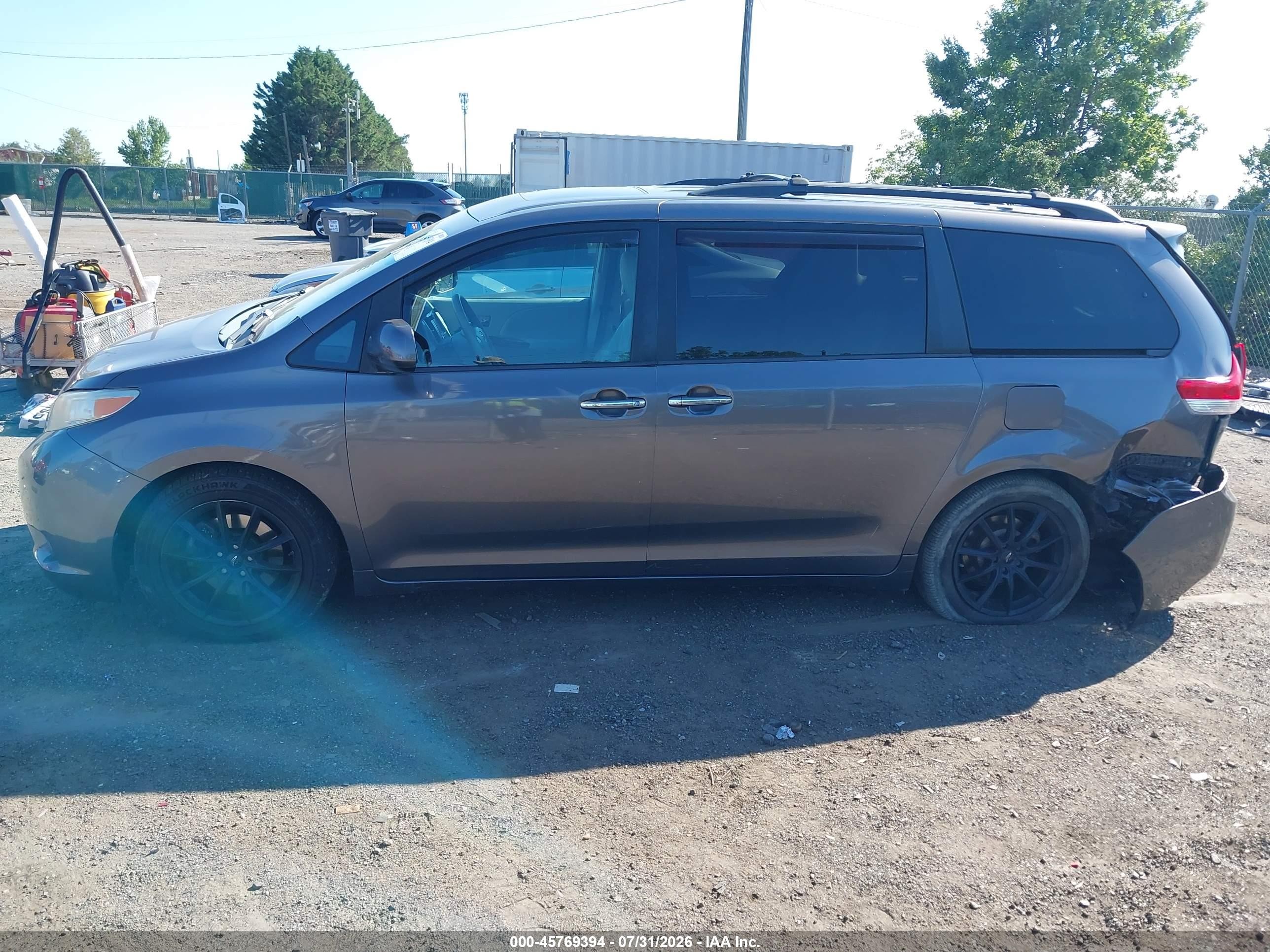 2011 Toyota Sienna Xle Gray vin: 5TDDK3DC1BS020534