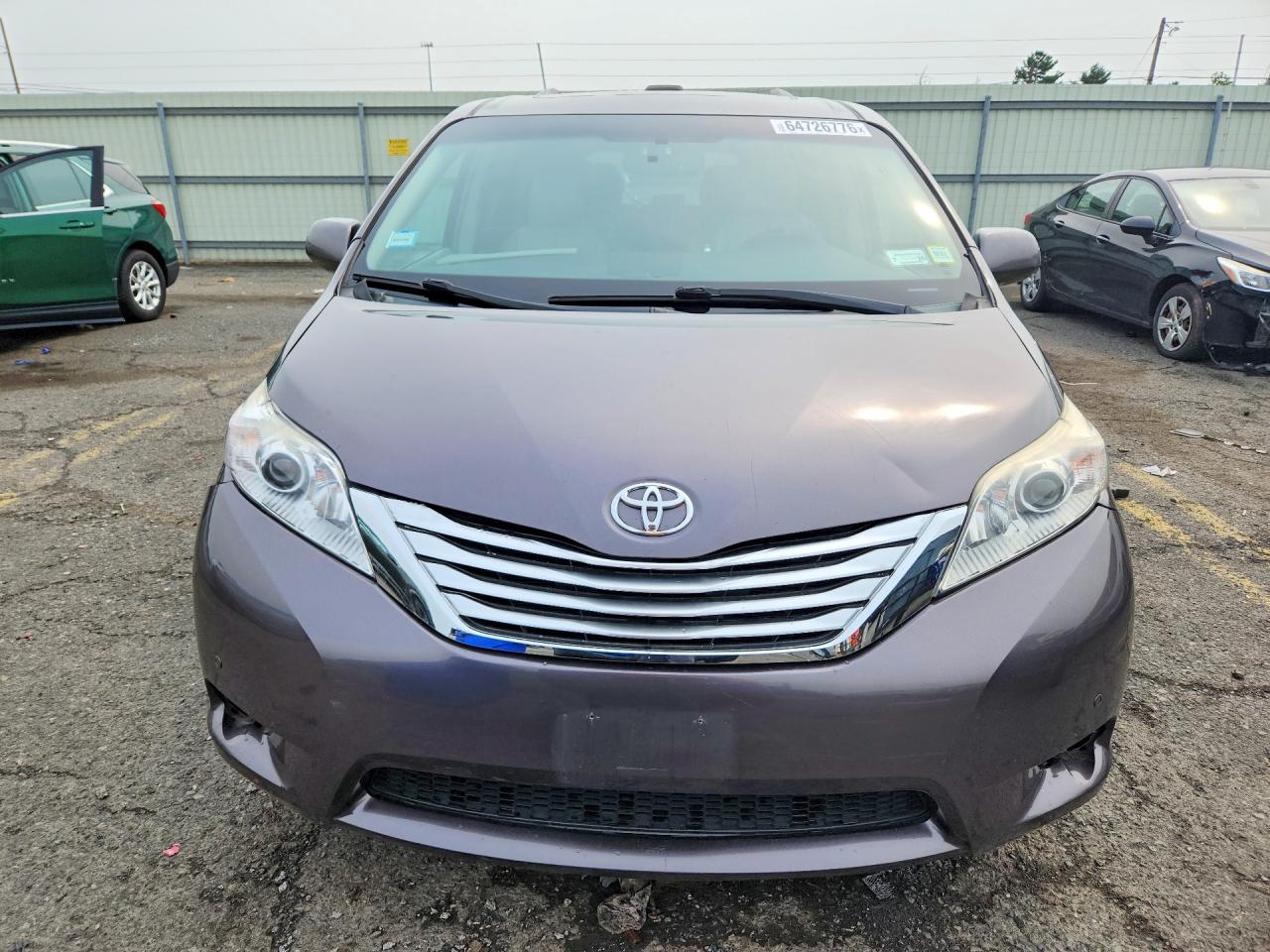 2011 Toyota Sienna Limited 7-passenger Серый vin: 5TDDK3DC1BS021912