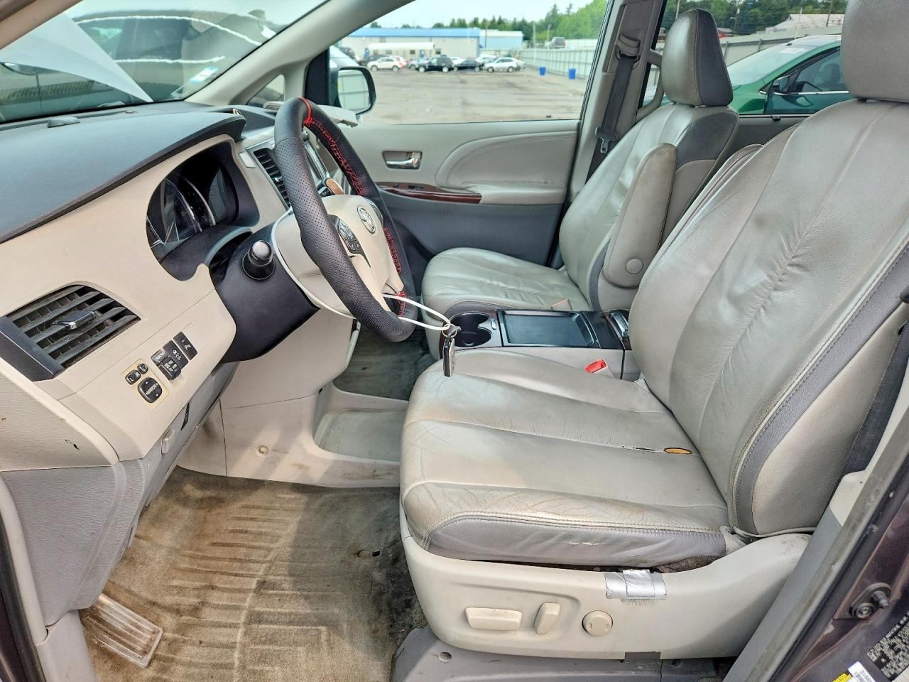 2011 Toyota Sienna Limited 7-passenger Серый vin: 5TDDK3DC1BS021912