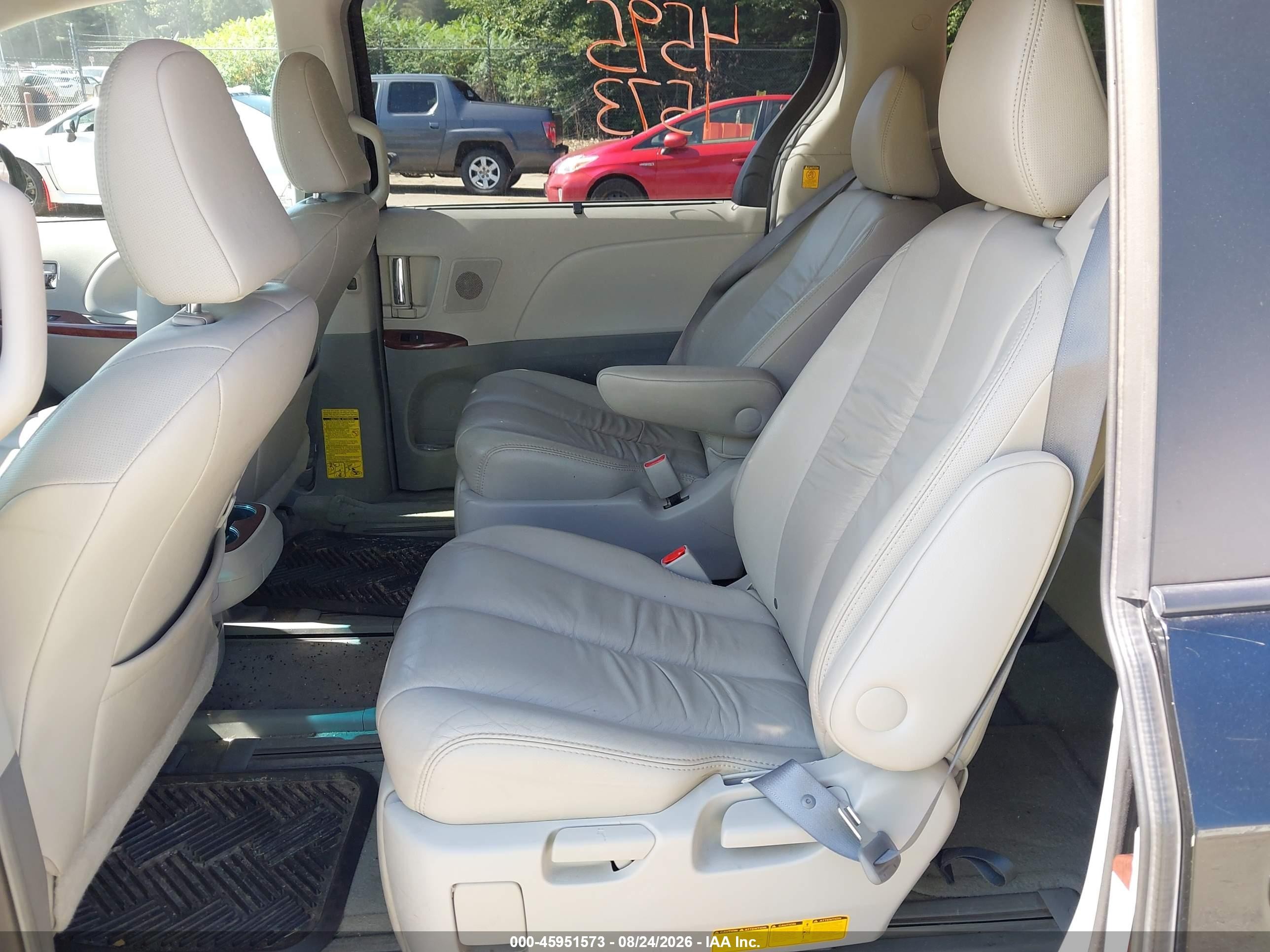 2011 Toyota Sienna Xle Black vin: 5TDDK3DC1BS024602