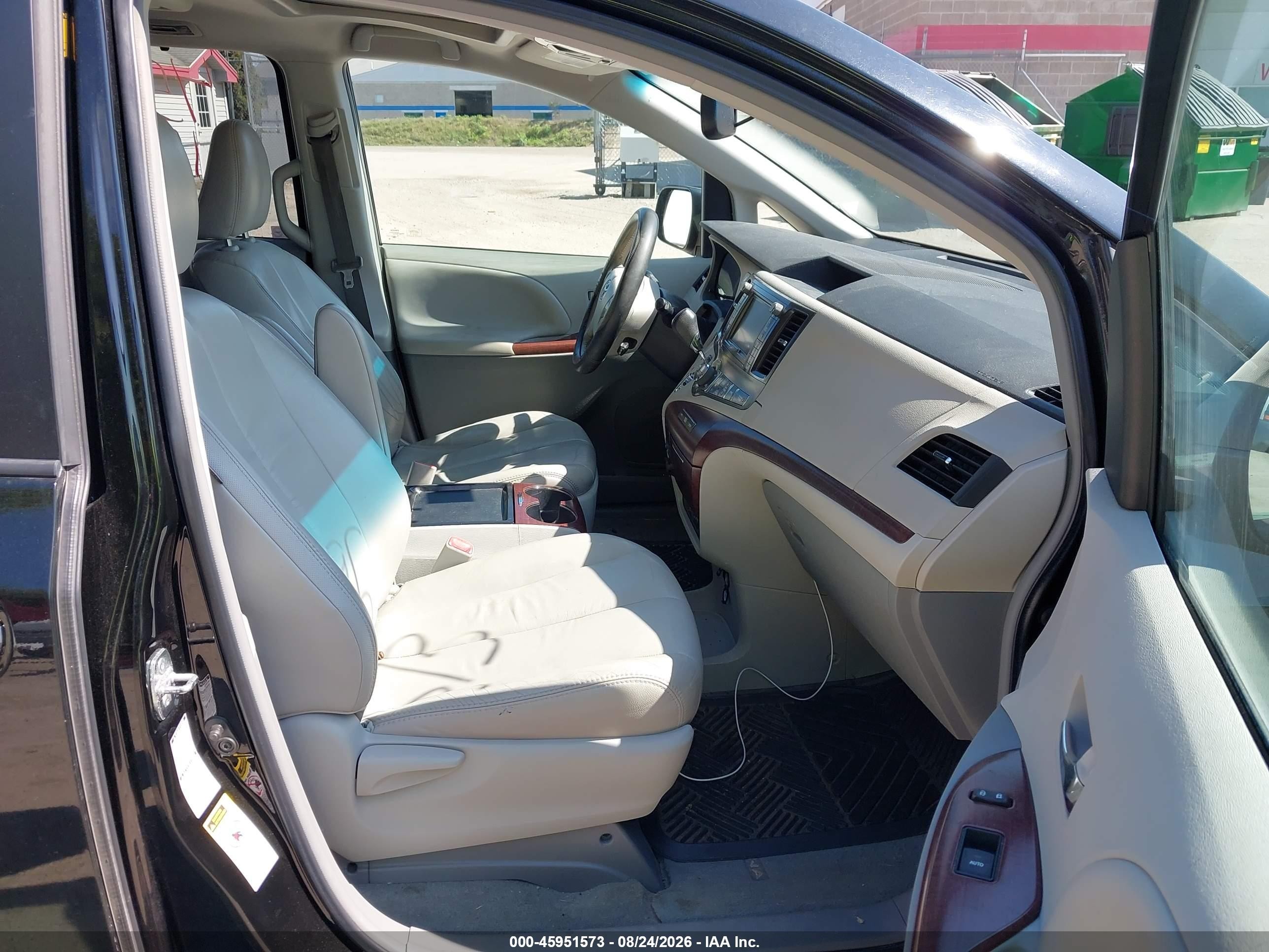 2011 Toyota Sienna Xle Black vin: 5TDDK3DC1BS024602