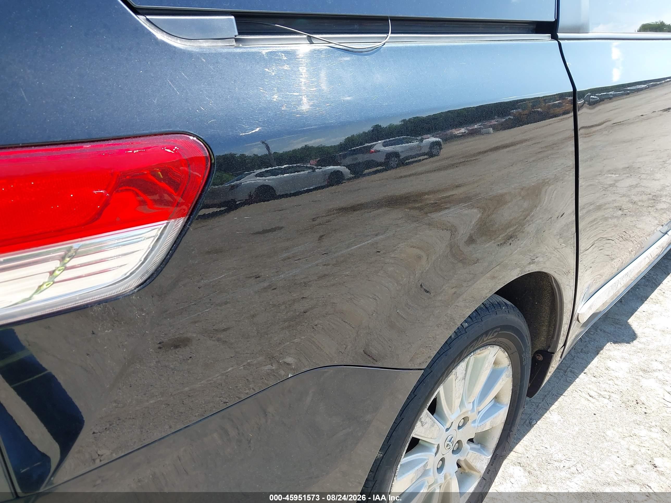2011 Toyota Sienna Xle Black vin: 5TDDK3DC1BS024602