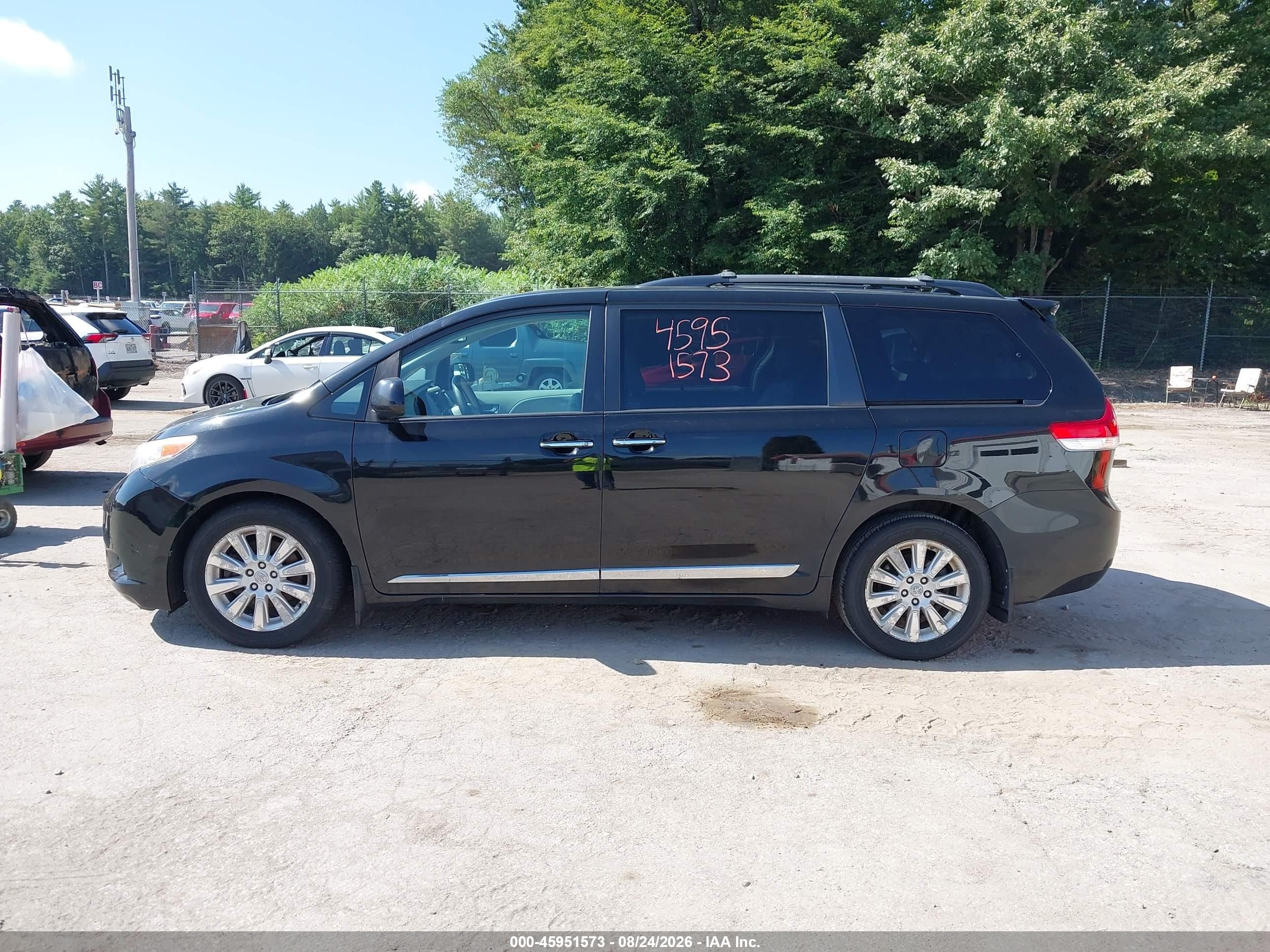 2011 Toyota Sienna Xle Black vin: 5TDDK3DC1BS024602
