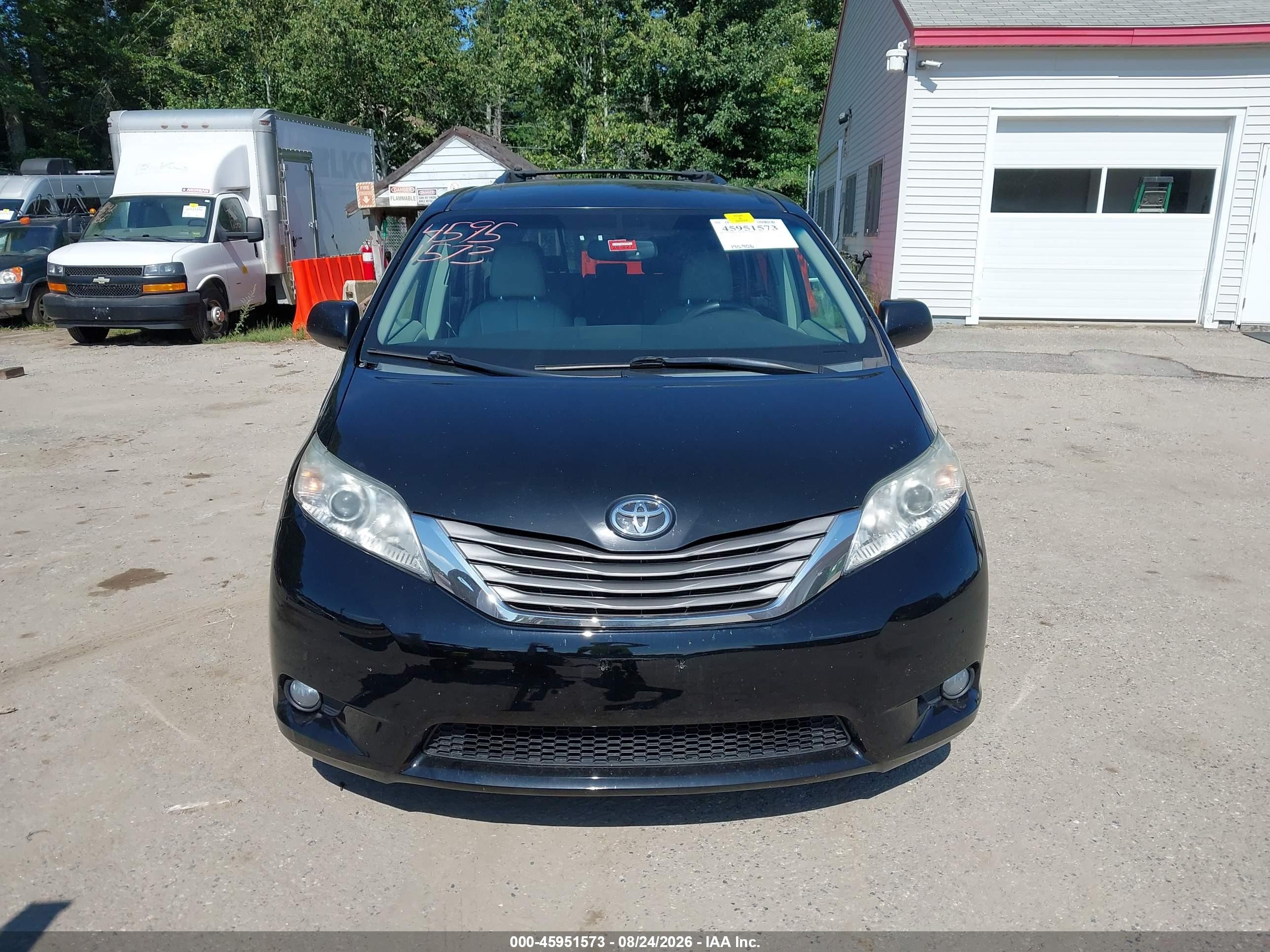 2011 Toyota Sienna Xle Black vin: 5TDDK3DC1BS024602