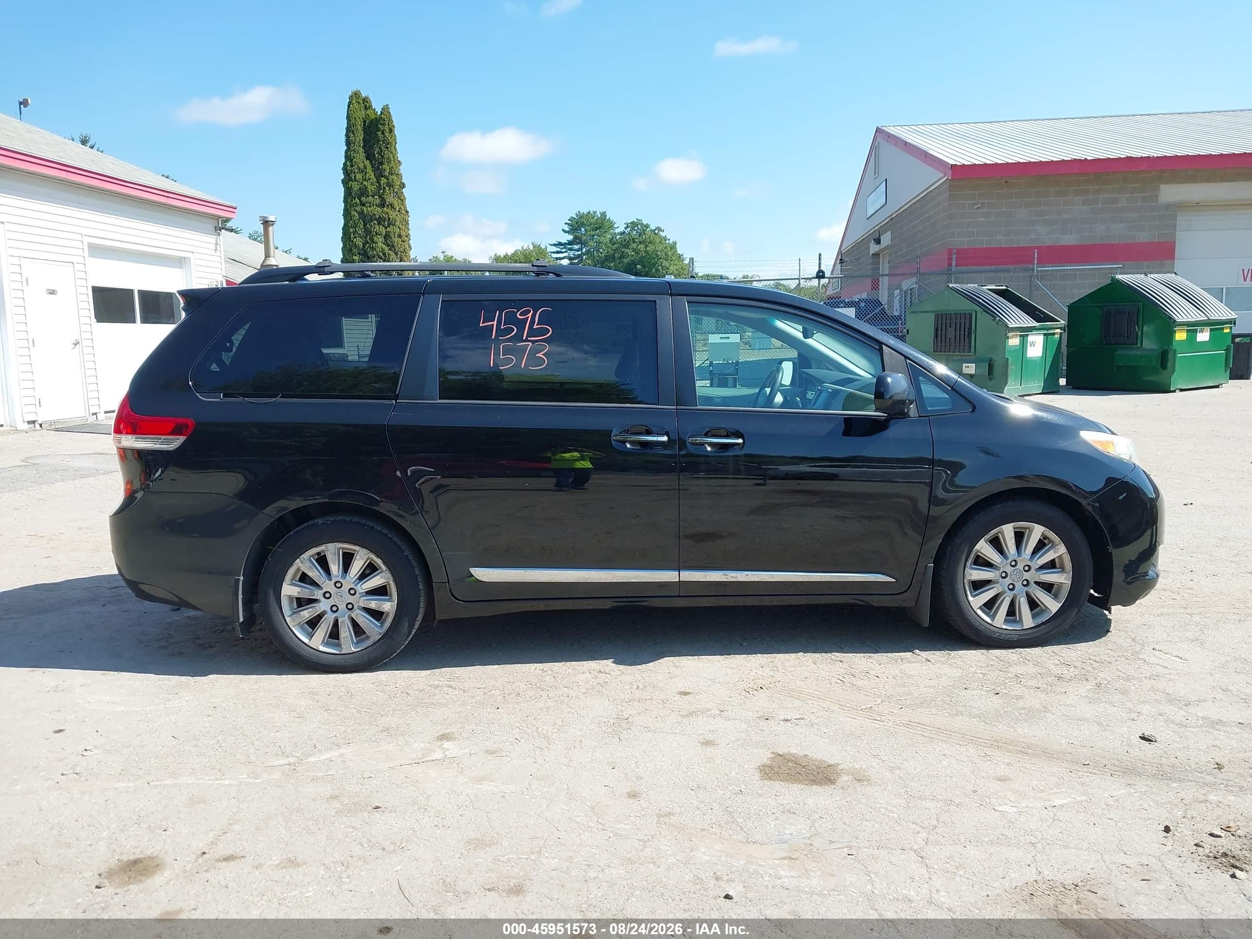 2011 Toyota Sienna Xle Black vin: 5TDDK3DC1BS024602