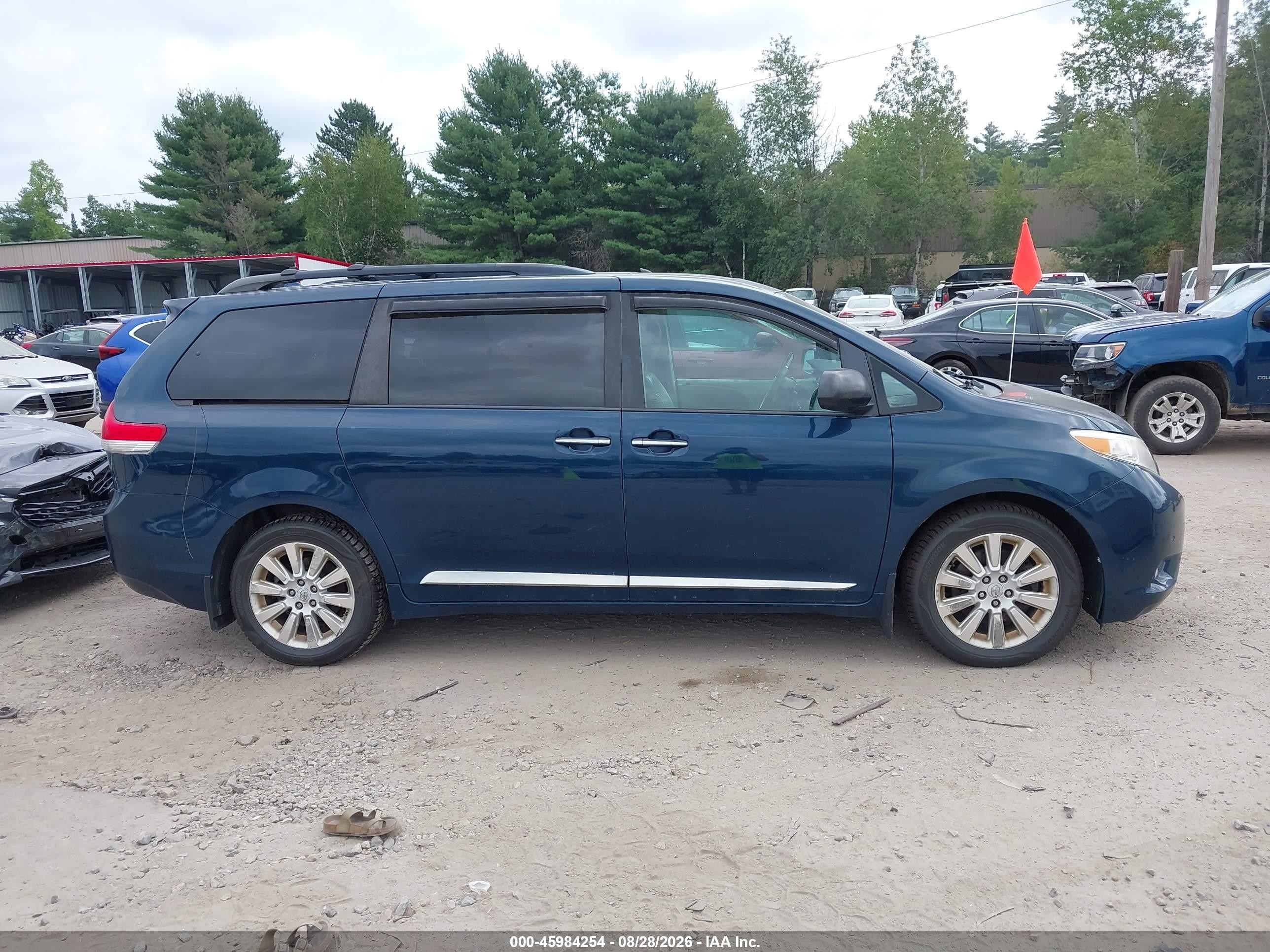 2011 Toyota Sienna Limited Dark Blue vin: 5TDDK3DC1BS030089