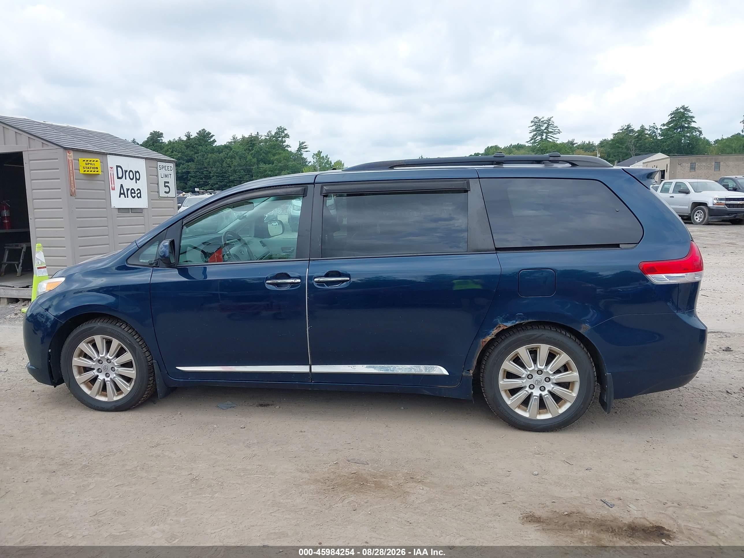 2011 Toyota Sienna Limited Dark Blue vin: 5TDDK3DC1BS030089