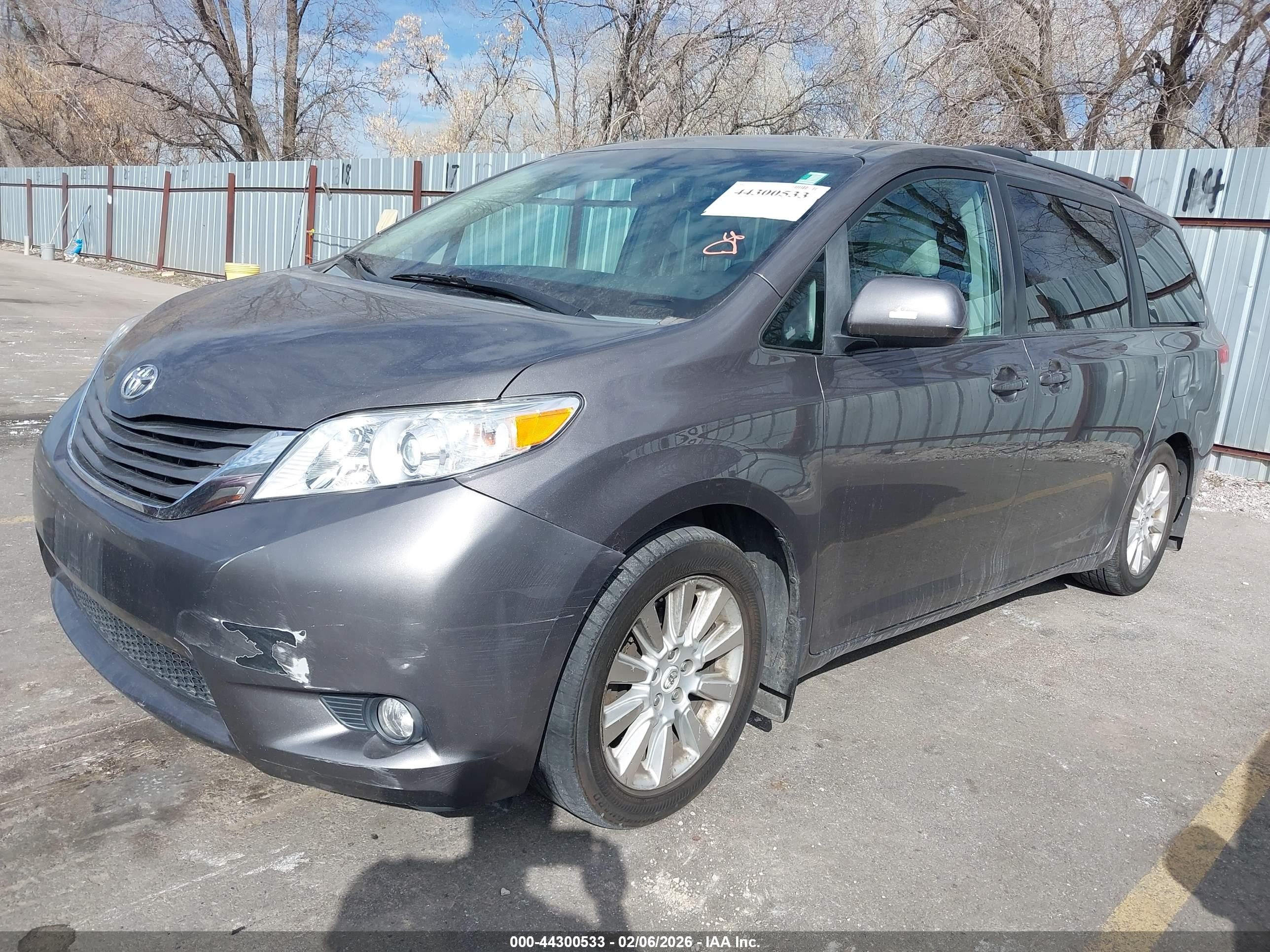 2012 Toyota Sienna Xle 7 Passenger Gray vin: 5TDDK3DC1CS031857